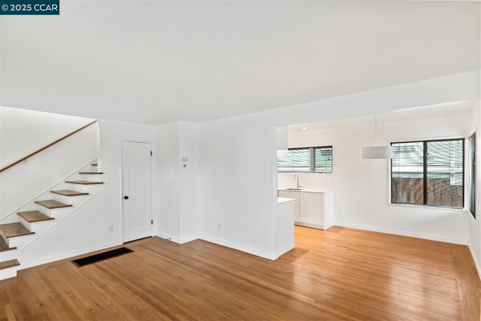 Detail Gallery Image 8 of 52 For 905 61st St, Oakland,  CA 94608 - – Beds | – Baths
