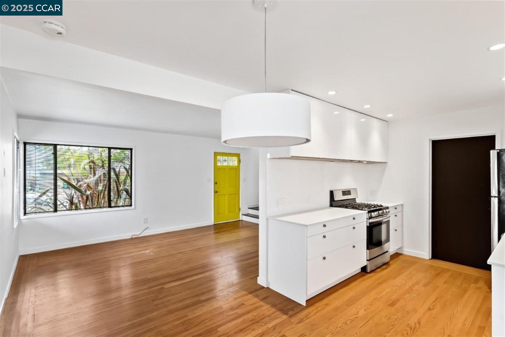 Detail Gallery Image 10 of 52 For 905 61st St, Oakland,  CA 94608 - – Beds | – Baths