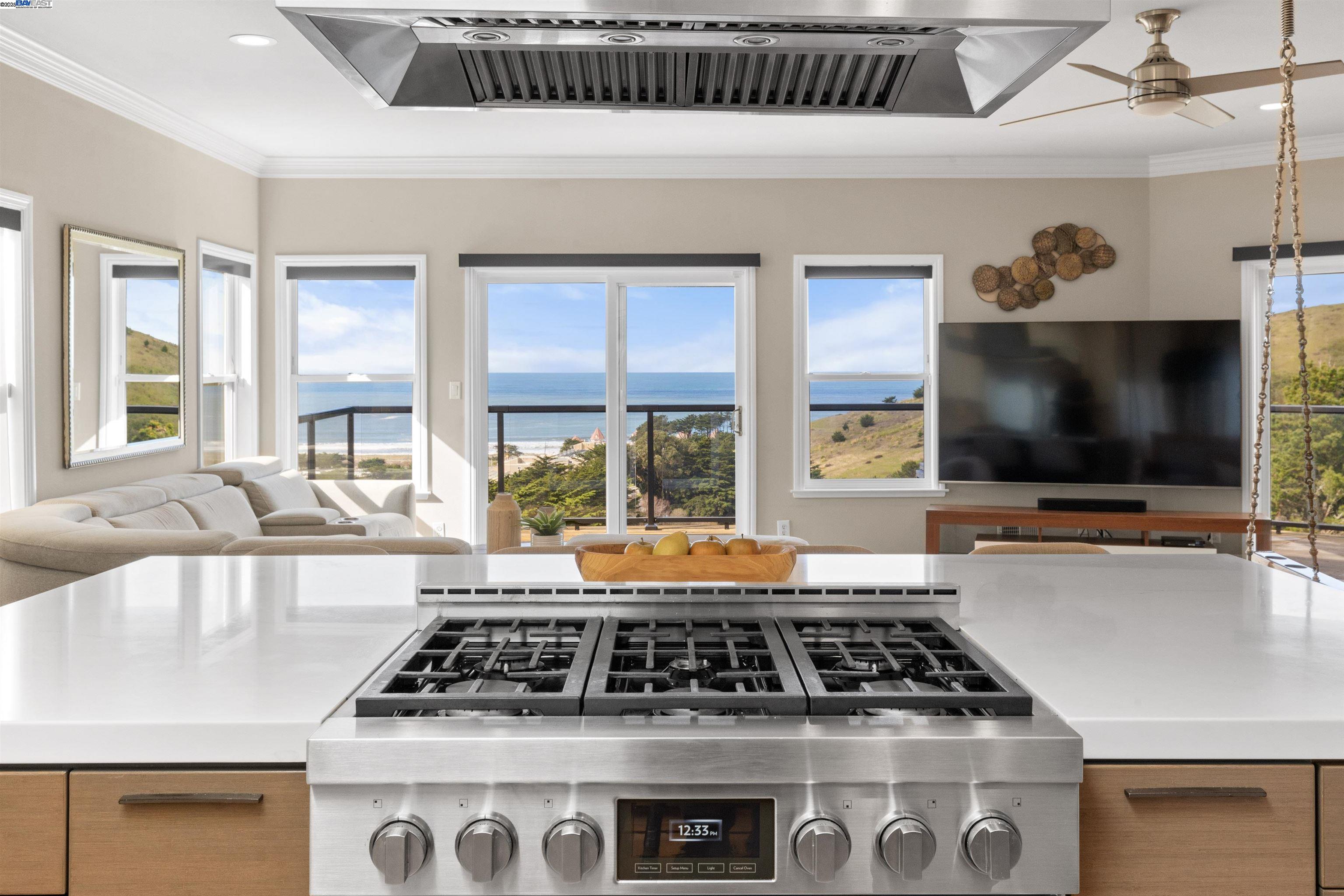 Detail Gallery Image 20 of 60 For 674 Corona Dr, Pacifica,  CA 94044 - 5 Beds | 5/2 Baths