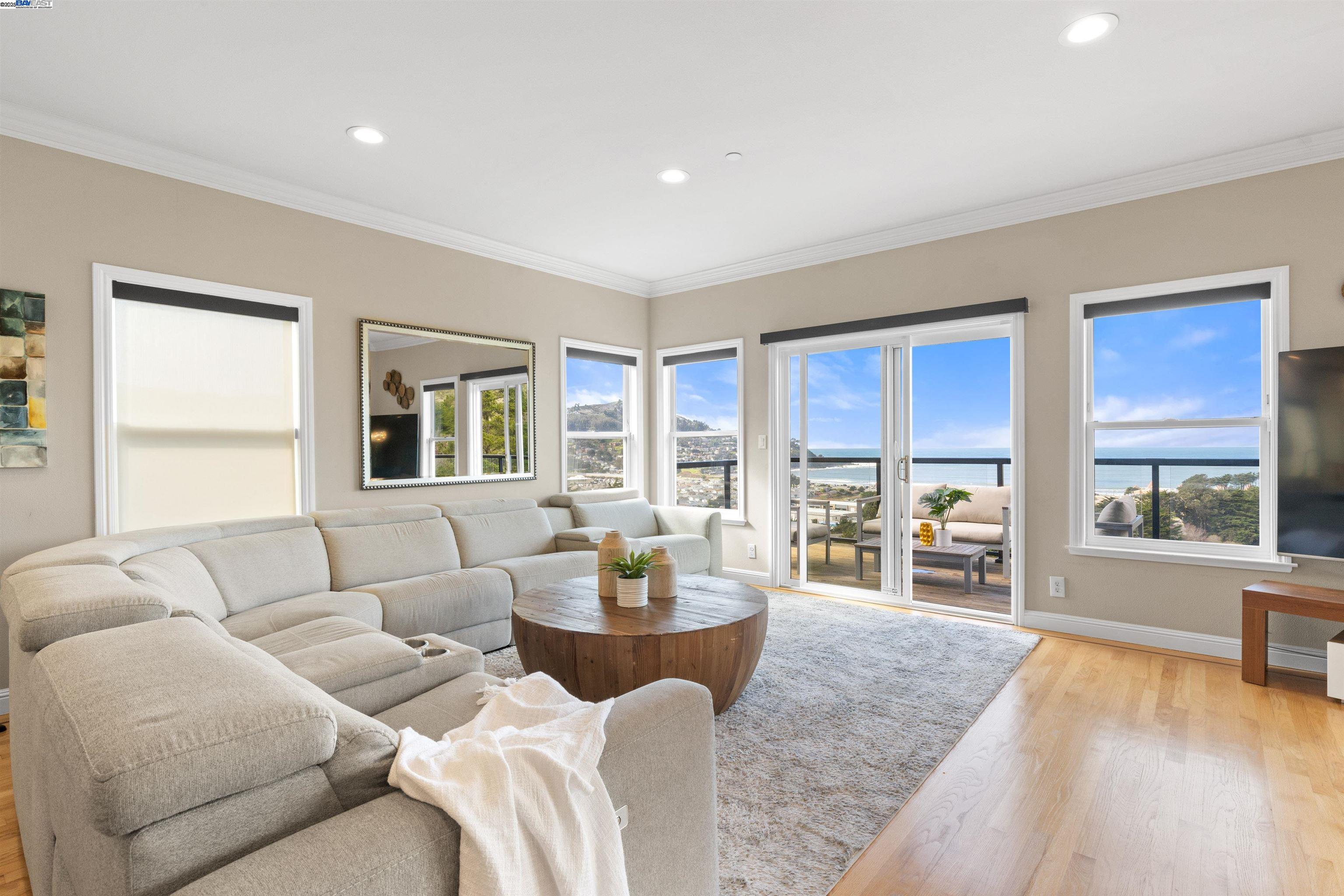 Detail Gallery Image 5 of 60 For 674 Corona Dr, Pacifica,  CA 94044 - 5 Beds | 5/2 Baths