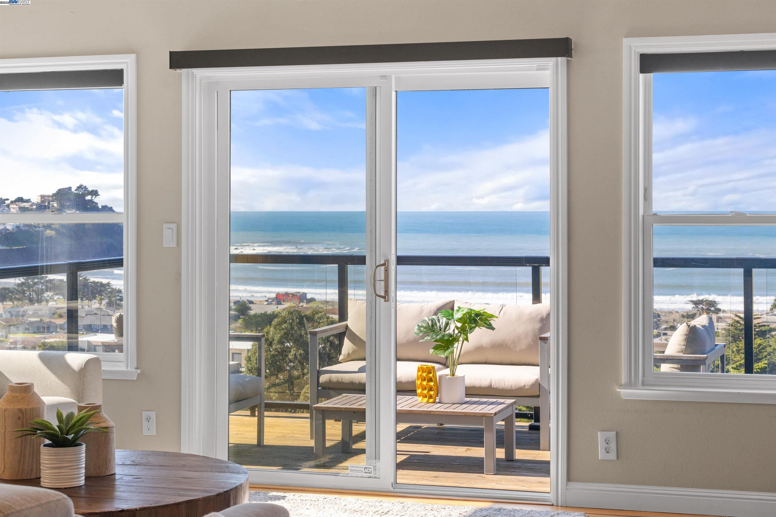 Detail Gallery Image 9 of 60 For 674 Corona Dr, Pacifica,  CA 94044 - 5 Beds | 5/2 Baths
