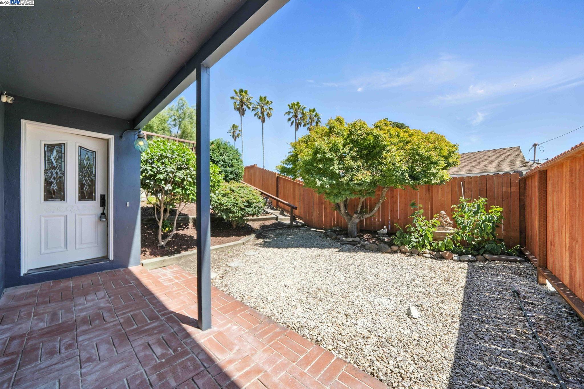 Detail Gallery Image 3 of 36 For 3115 Deseret Dr, El Sobrante,  CA 94803 - 3 Beds | 3 Baths