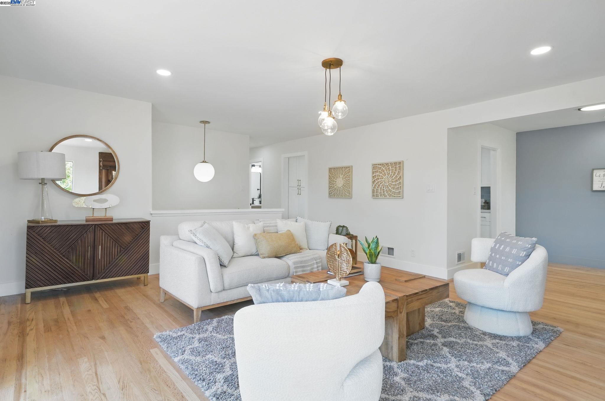 Detail Gallery Image 6 of 36 For 3115 Deseret Dr, El Sobrante,  CA 94803 - 3 Beds | 3 Baths