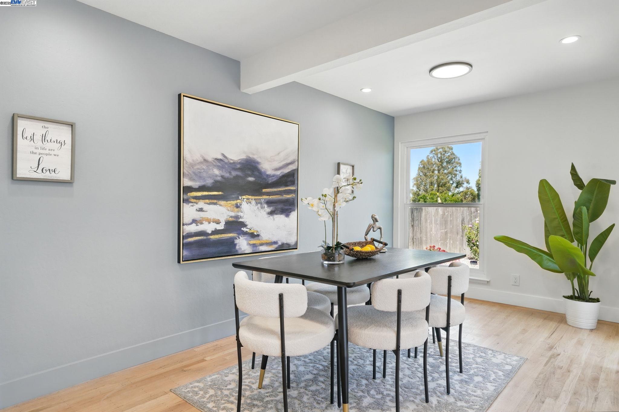 Detail Gallery Image 7 of 36 For 3115 Deseret Dr, El Sobrante,  CA 94803 - 3 Beds | 3 Baths