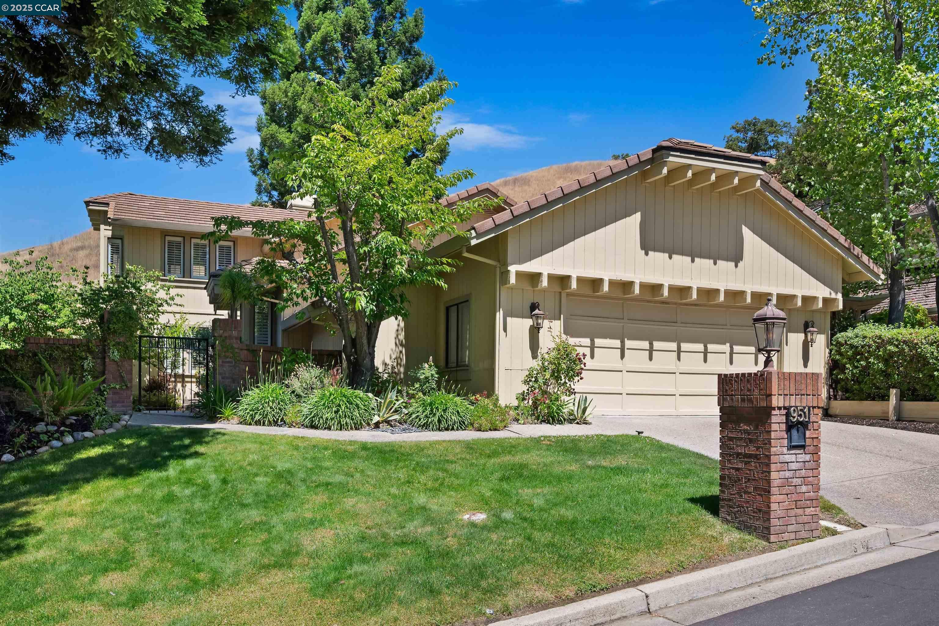 Detail Gallery Image 11 of 57 For 951 Redwood Dr, Danville,  CA 94506 - 3 Beds | 3 Baths