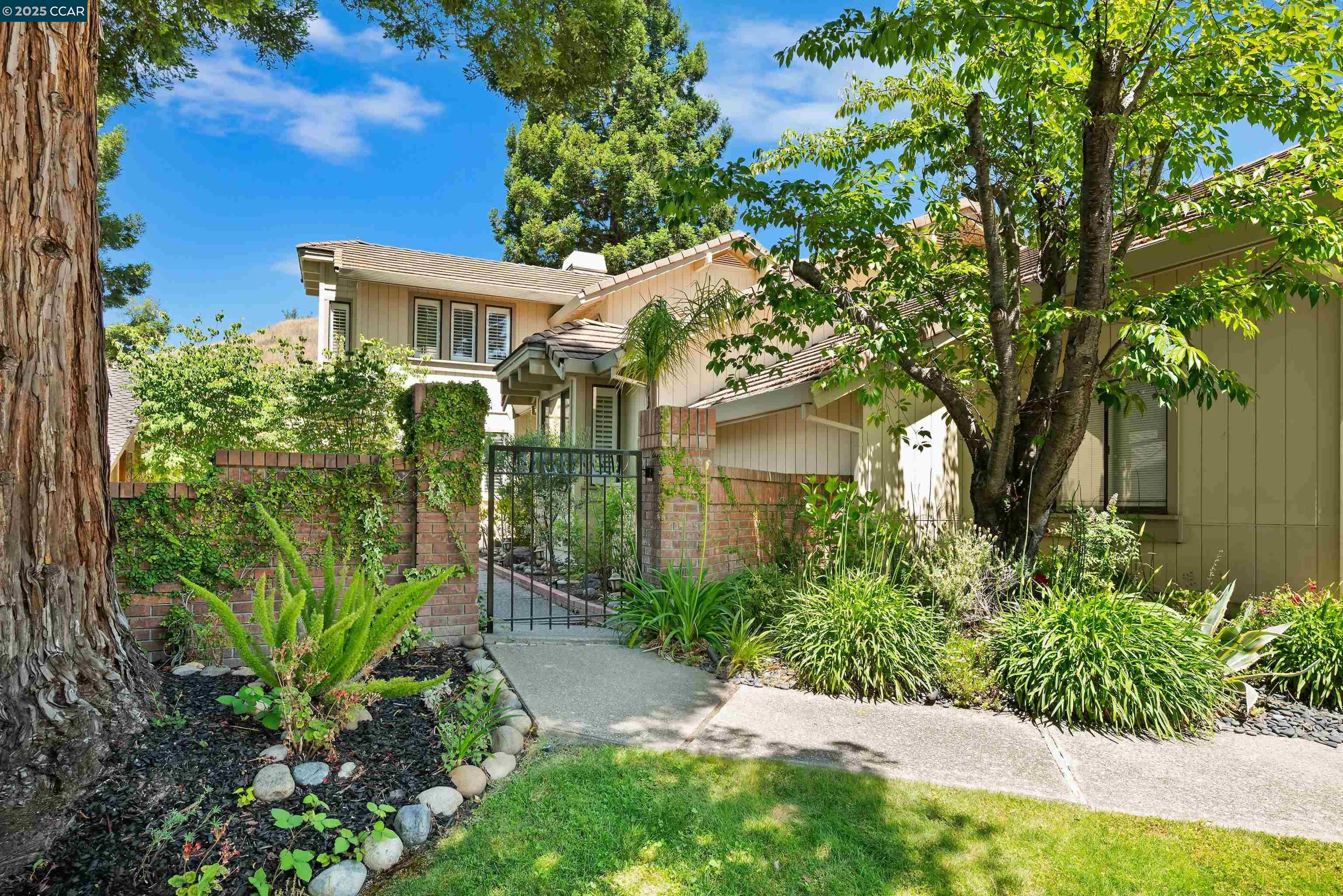 Detail Gallery Image 12 of 57 For 951 Redwood Dr, Danville,  CA 94506 - 3 Beds | 3 Baths