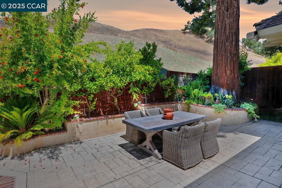 Detail Gallery Image 9 of 57 For 951 Redwood Dr, Danville,  CA 94506 - 3 Beds | 3 Baths