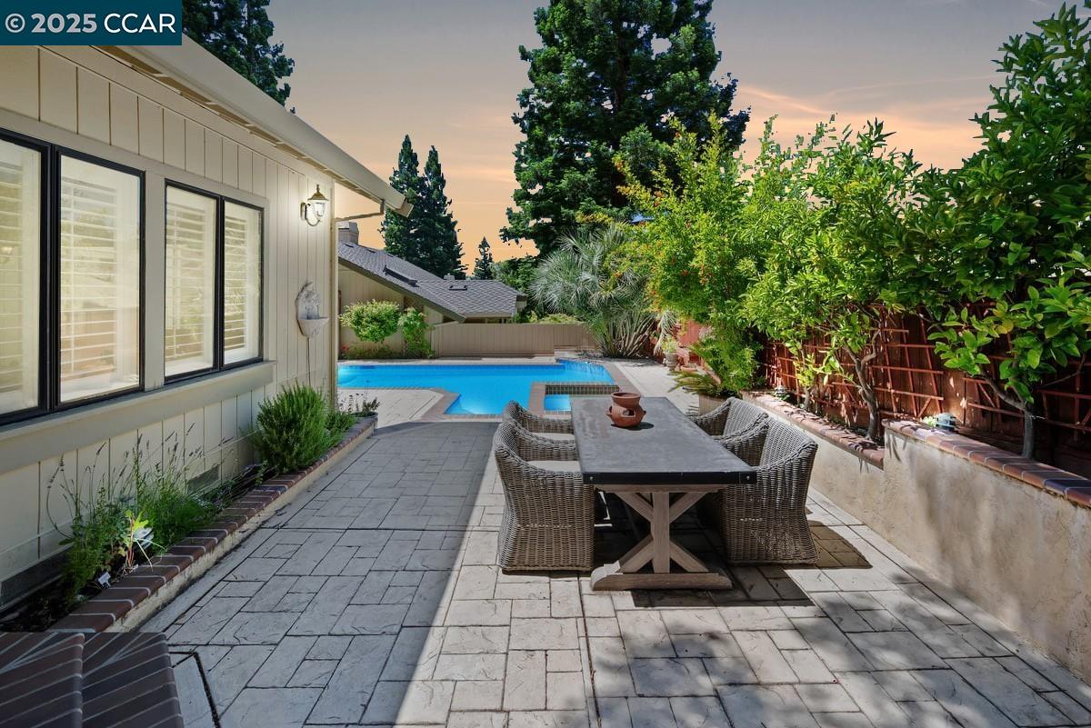 Detail Gallery Image 10 of 57 For 951 Redwood Dr, Danville,  CA 94506 - 3 Beds | 3 Baths