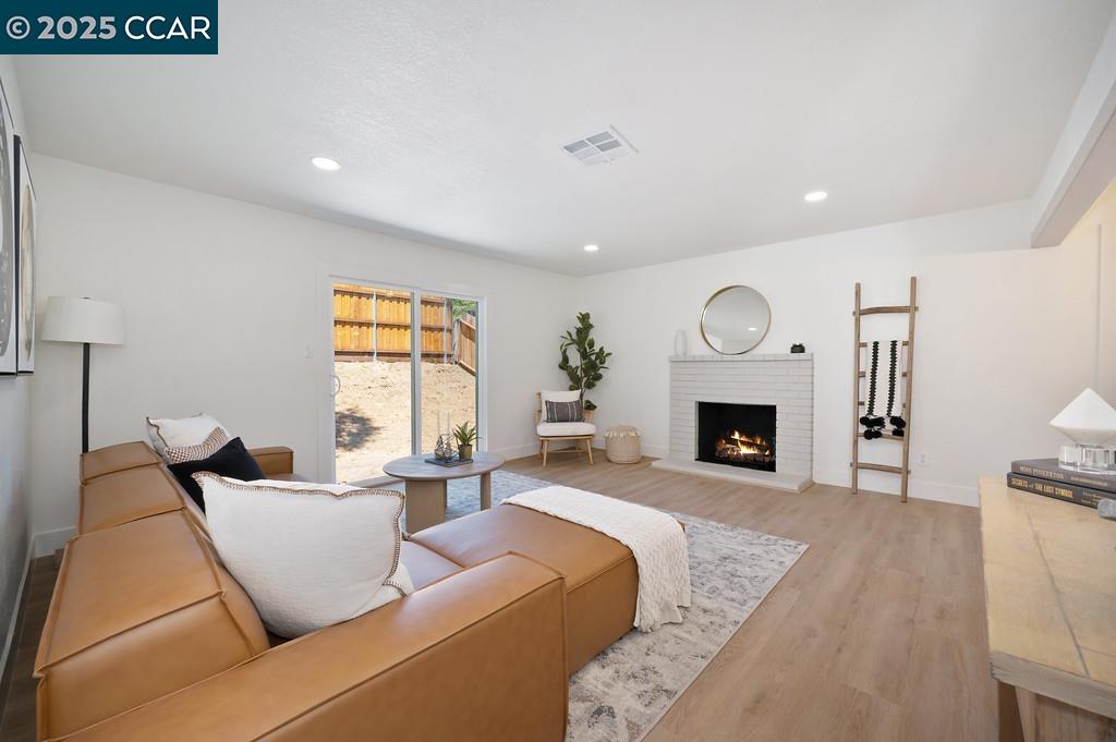 Detail Gallery Image 2 of 21 For 1322 Sheridan Ave, Roseville,  CA 95661 - 3 Beds | 2 Baths