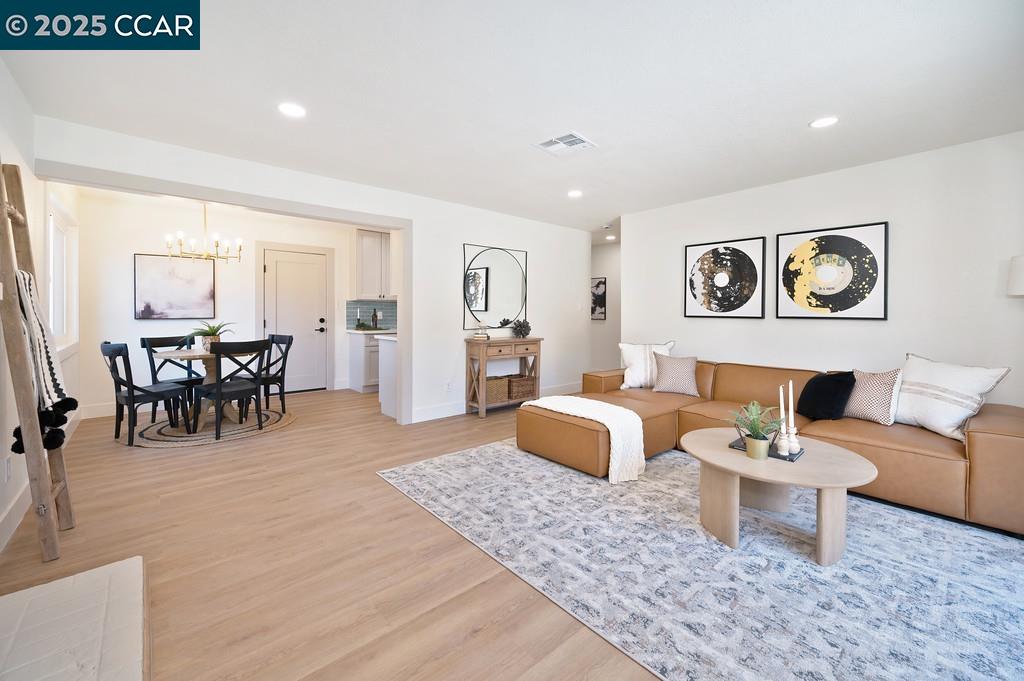 Detail Gallery Image 4 of 21 For 1322 Sheridan Ave, Roseville,  CA 95661 - 3 Beds | 2 Baths