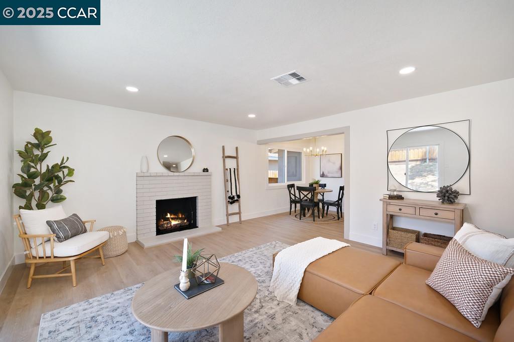 Detail Gallery Image 5 of 21 For 1322 Sheridan Ave, Roseville,  CA 95661 - 3 Beds | 2 Baths