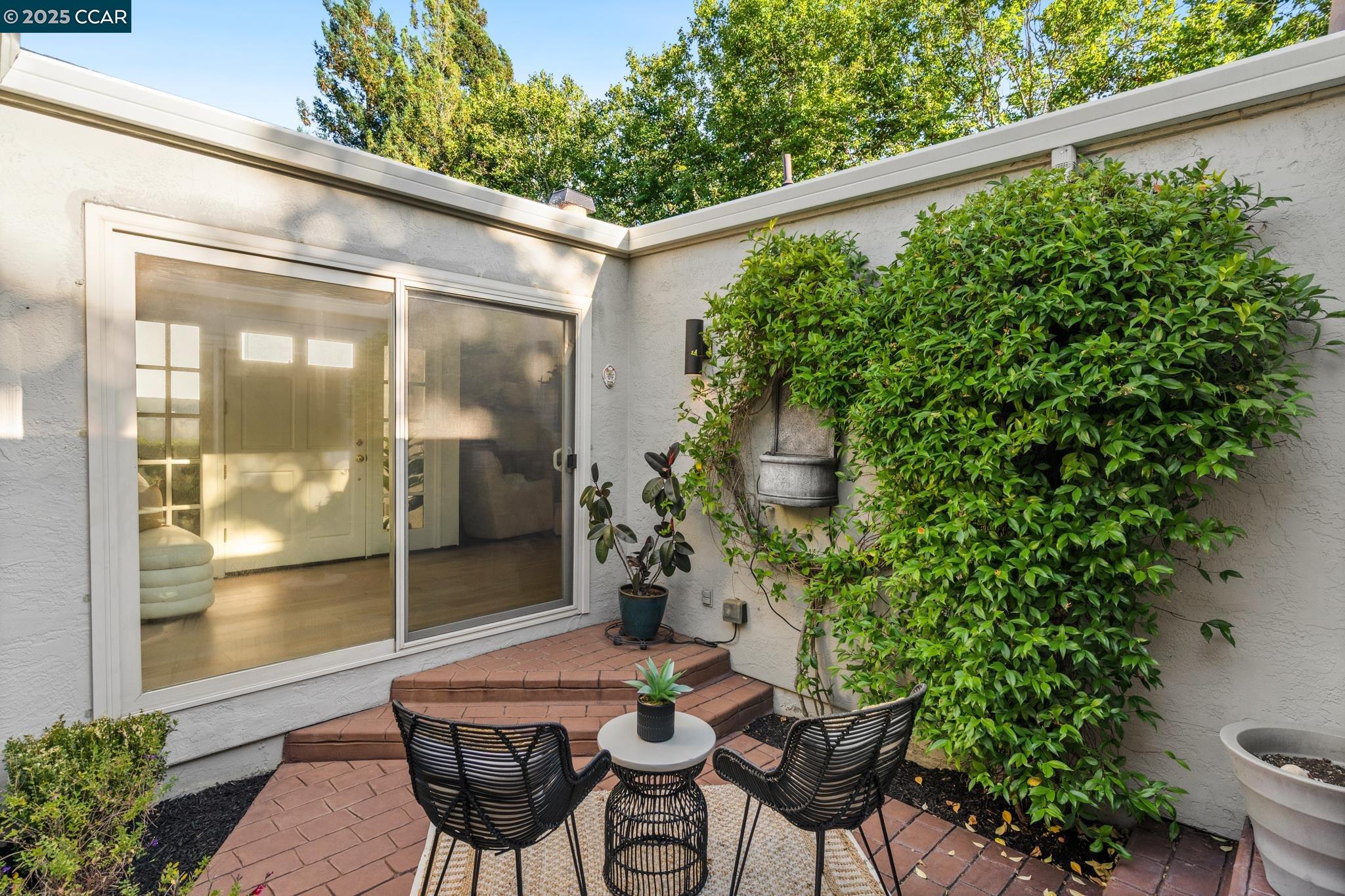 Detail Gallery Image 23 of 28 For 2003 Saint George Rd, Danville,  CA 94526 - 4 Beds | 2/1 Baths