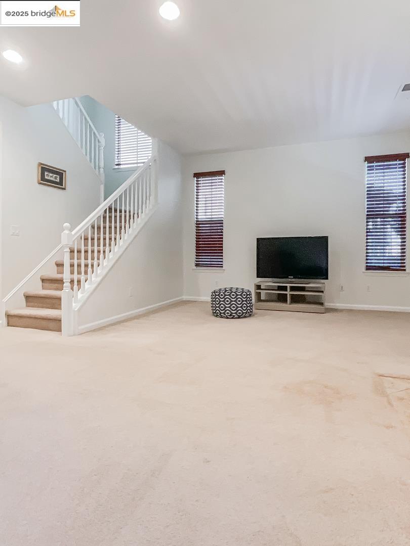 Detail Gallery Image 3 of 29 For 3168 Village Plaza Dr, Roseville,  CA 95747 - 3 Beds | 2/1 Baths