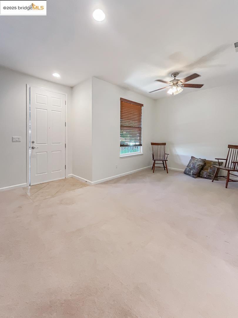 Detail Gallery Image 4 of 29 For 3168 Village Plaza Dr, Roseville,  CA 95747 - 3 Beds | 2/1 Baths