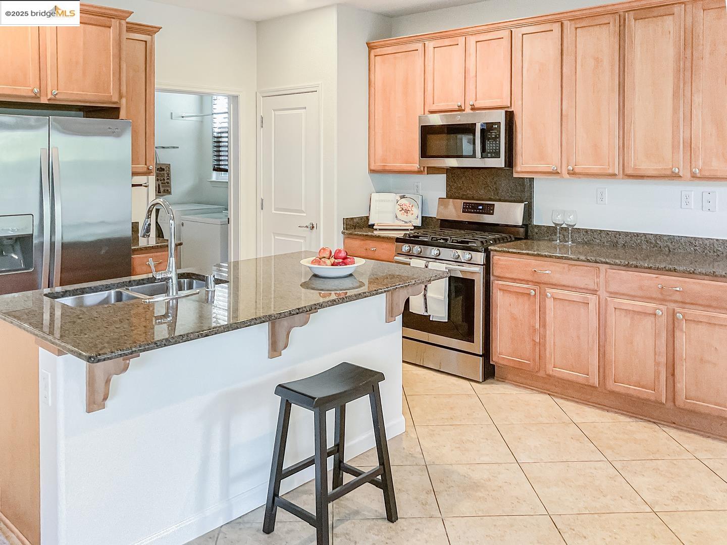 Detail Gallery Image 7 of 29 For 3168 Village Plaza Dr, Roseville,  CA 95747 - 3 Beds | 2/1 Baths