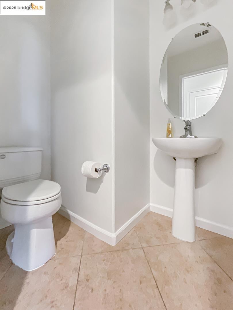 Detail Gallery Image 8 of 29 For 3168 Village Plaza Dr, Roseville,  CA 95747 - 3 Beds | 2/1 Baths