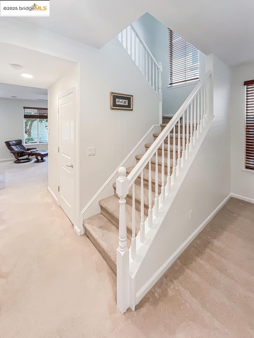 Detail Gallery Image 9 of 29 For 3168 Village Plaza Dr, Roseville,  CA 95747 - 3 Beds | 2/1 Baths