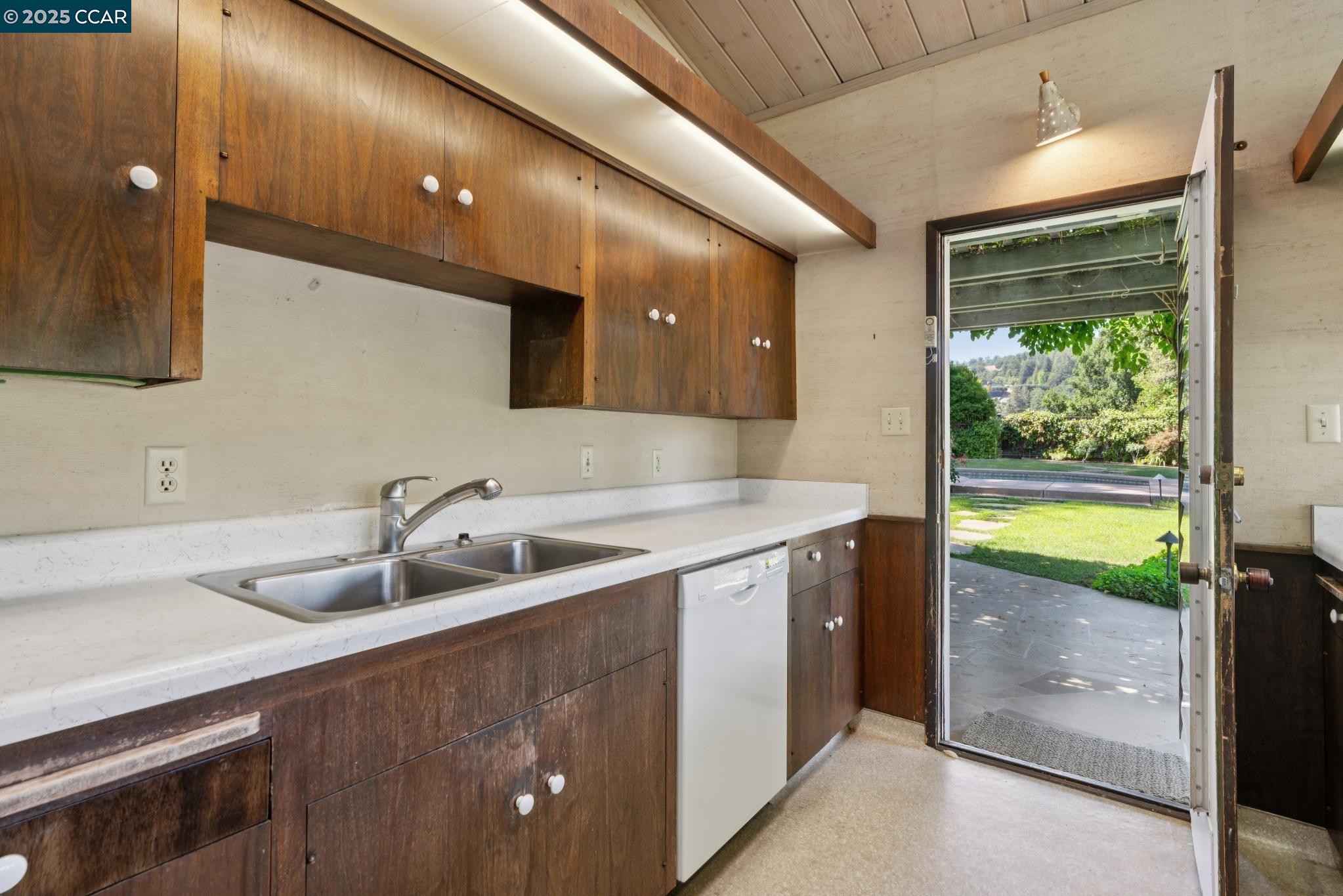 Detail Gallery Image 20 of 54 For 3806 Palo Alto Dr, Lafayette,  CA 94549 - 4 Beds | 3 Baths
