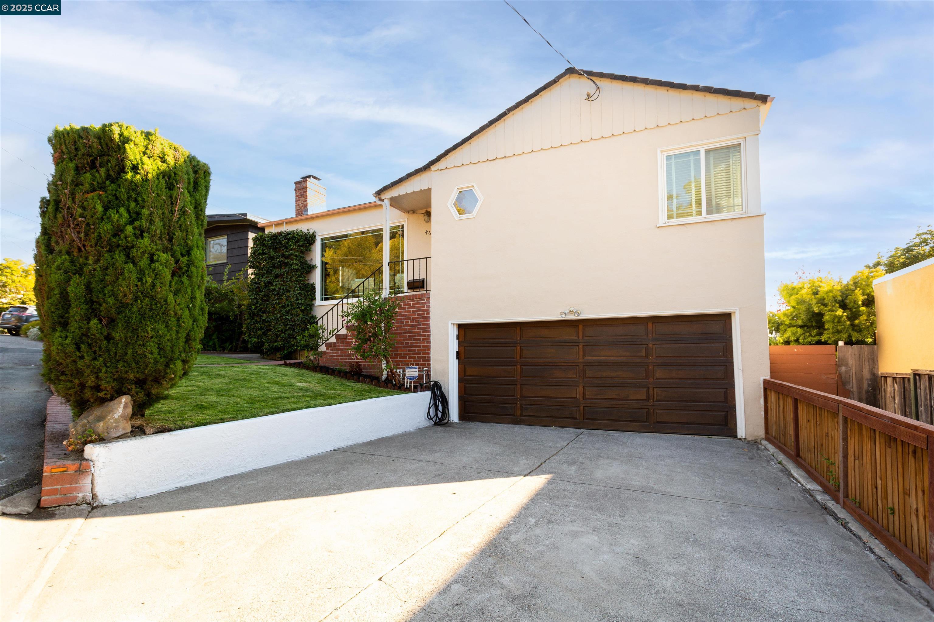Detail Gallery Image 2 of 52 For 4615 Harbord Dr, Oakland,  CA 94618 - 3 Beds | 2 Baths