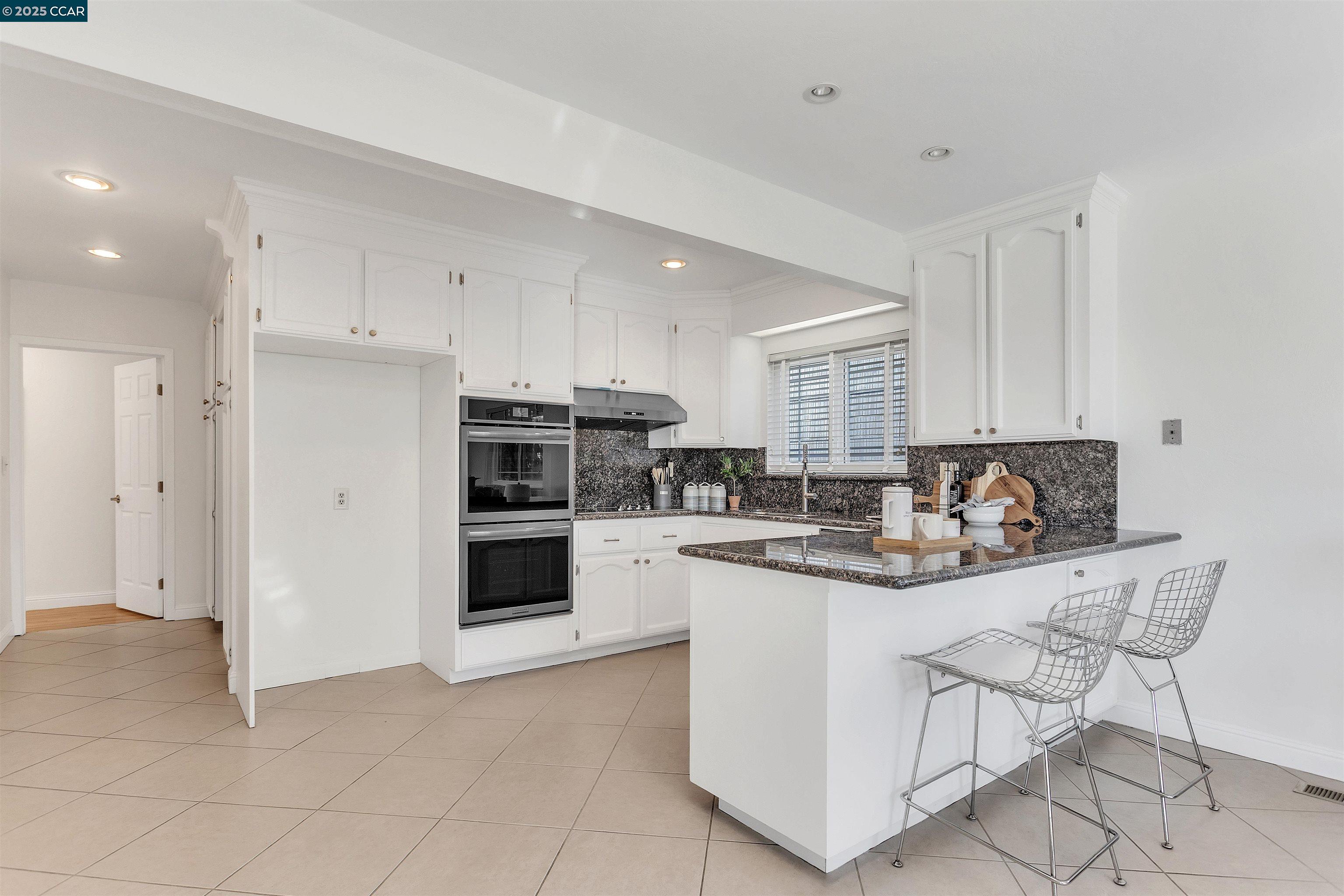Detail Gallery Image 12 of 52 For 4615 Harbord Dr, Oakland,  CA 94618 - 3 Beds | 2 Baths