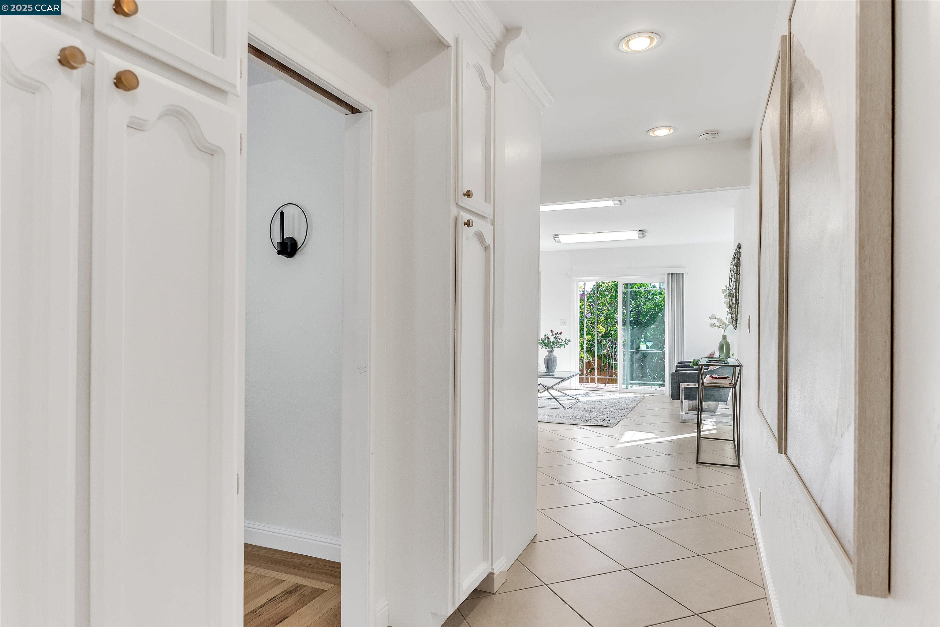Detail Gallery Image 14 of 52 For 4615 Harbord Dr, Oakland,  CA 94618 - 3 Beds | 2 Baths