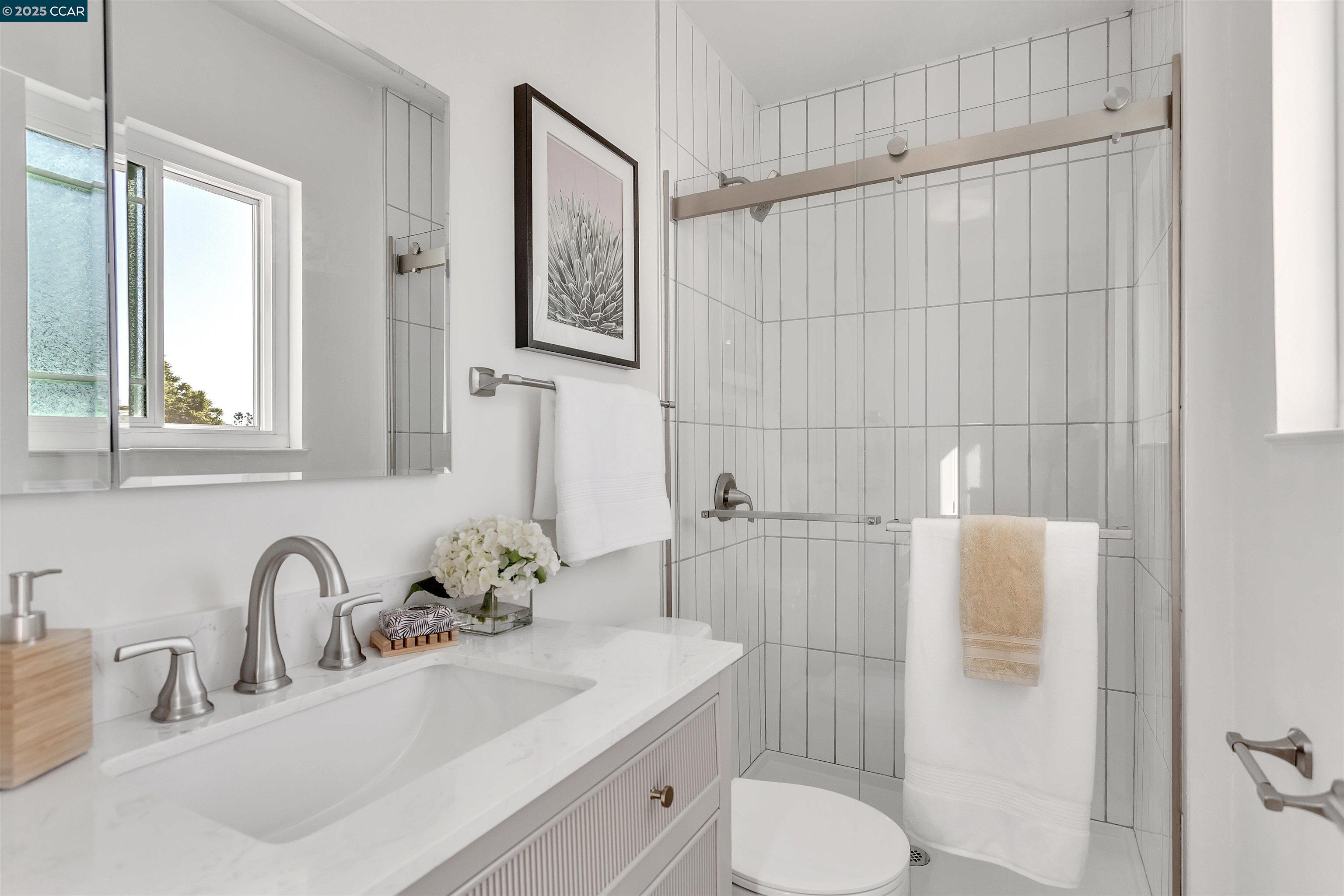 Detail Gallery Image 18 of 52 For 4615 Harbord Dr, Oakland,  CA 94618 - 3 Beds | 2 Baths