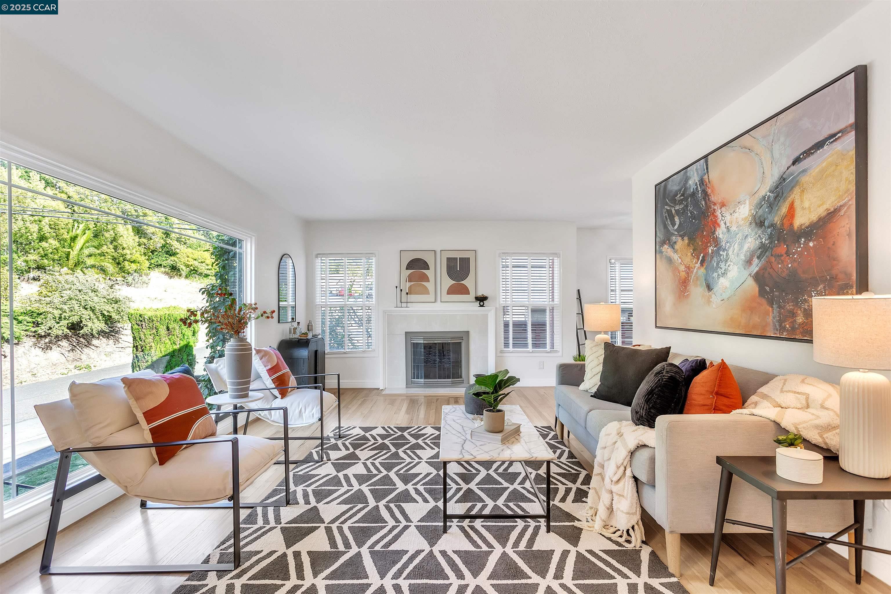 Detail Gallery Image 3 of 52 For 4615 Harbord Dr, Oakland,  CA 94618 - 3 Beds | 2 Baths