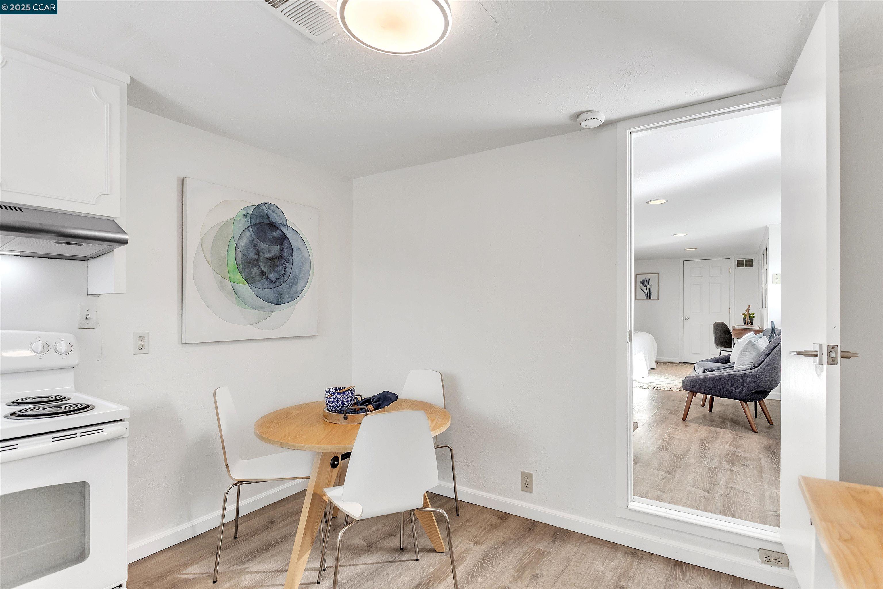Detail Gallery Image 28 of 52 For 4615 Harbord Dr, Oakland,  CA 94618 - 3 Beds | 2 Baths