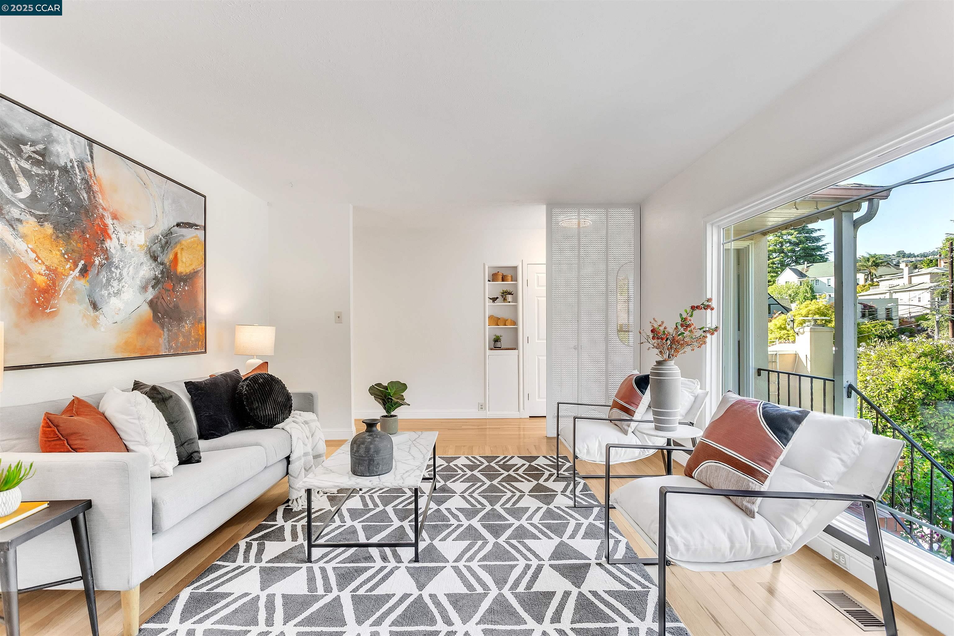 Detail Gallery Image 4 of 52 For 4615 Harbord Dr, Oakland,  CA 94618 - 3 Beds | 2 Baths
