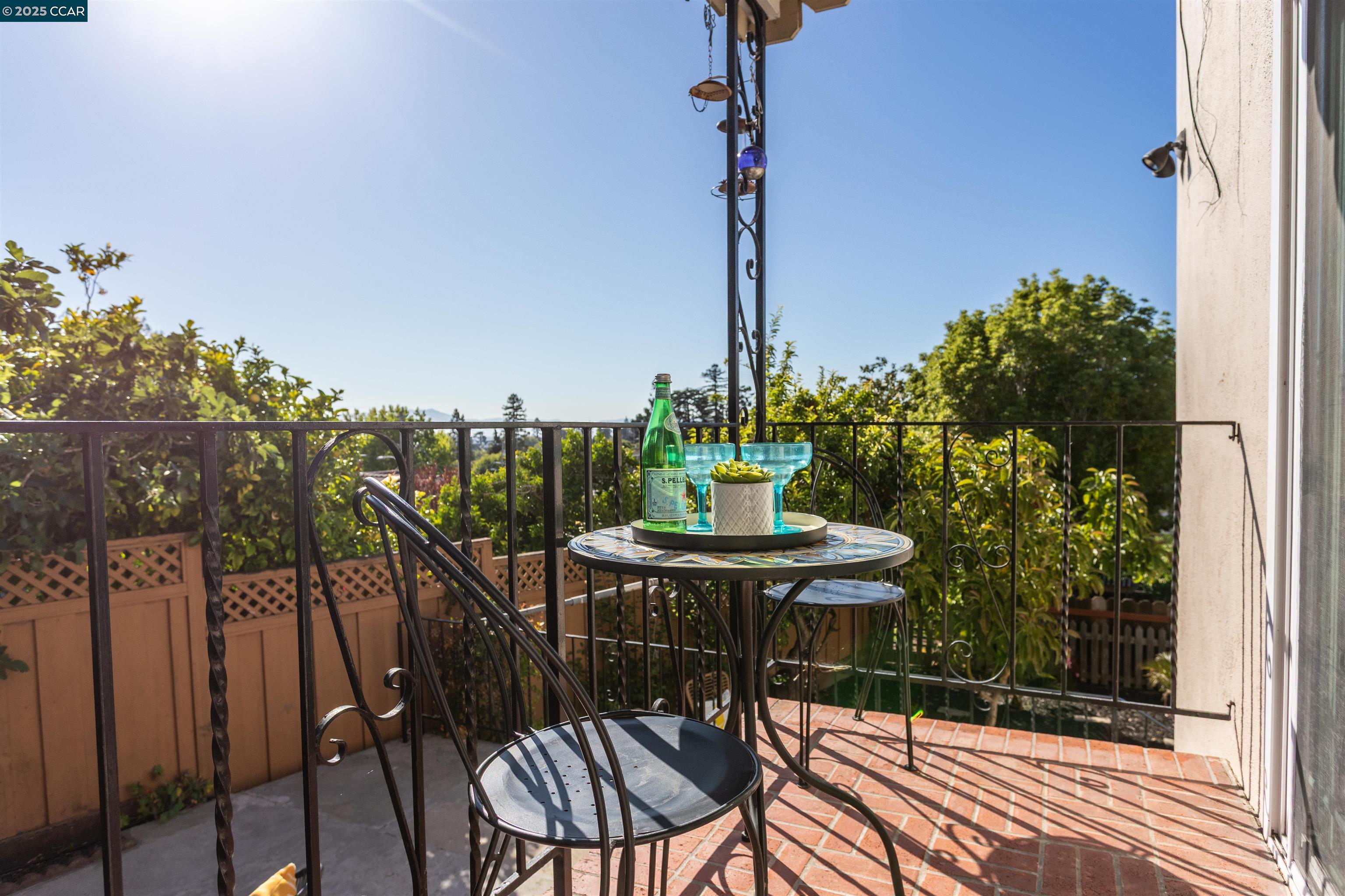 Detail Gallery Image 38 of 52 For 4615 Harbord Dr, Oakland,  CA 94618 - 3 Beds | 2 Baths