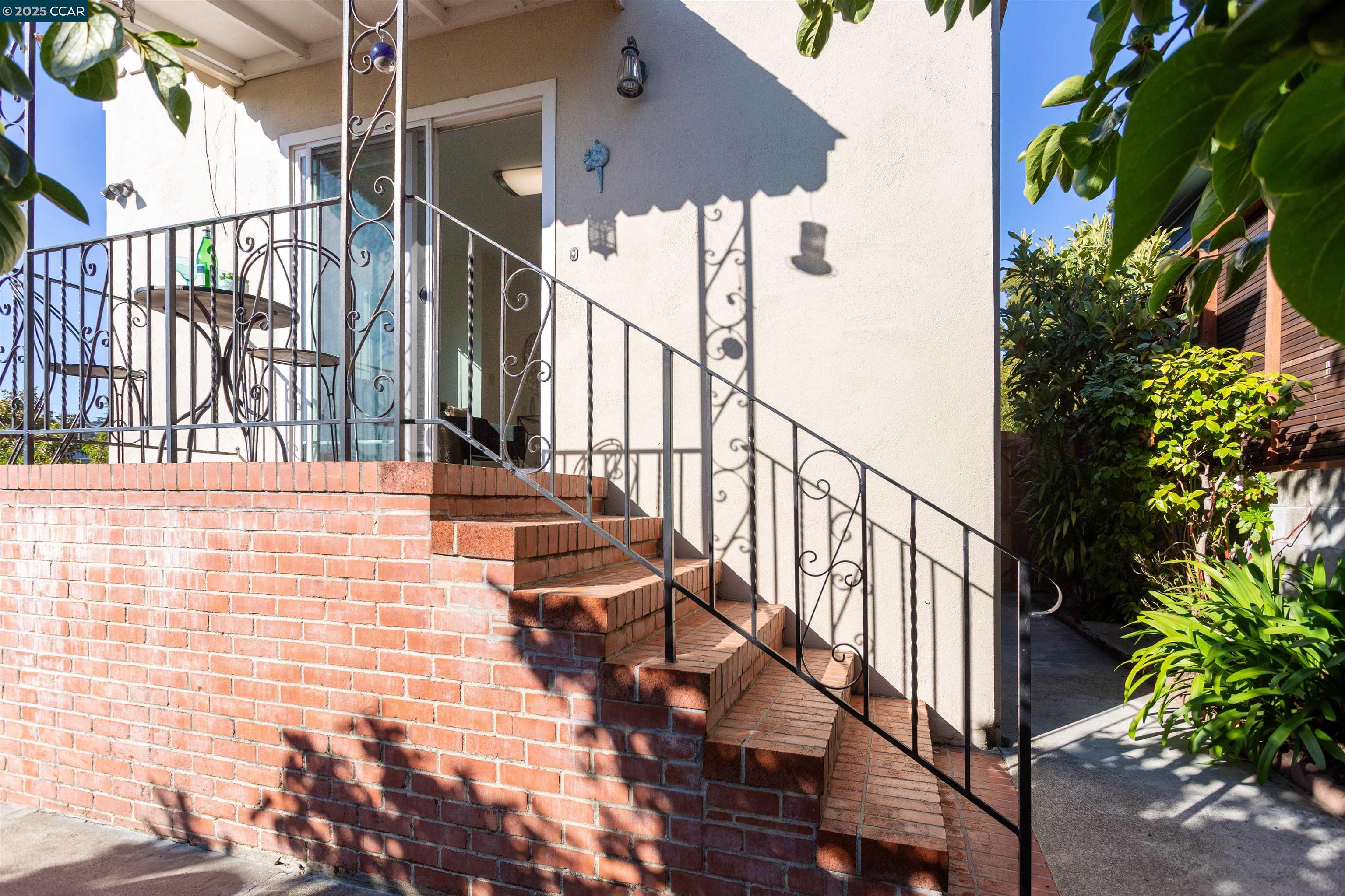 Detail Gallery Image 39 of 52 For 4615 Harbord Dr, Oakland,  CA 94618 - 3 Beds | 2 Baths