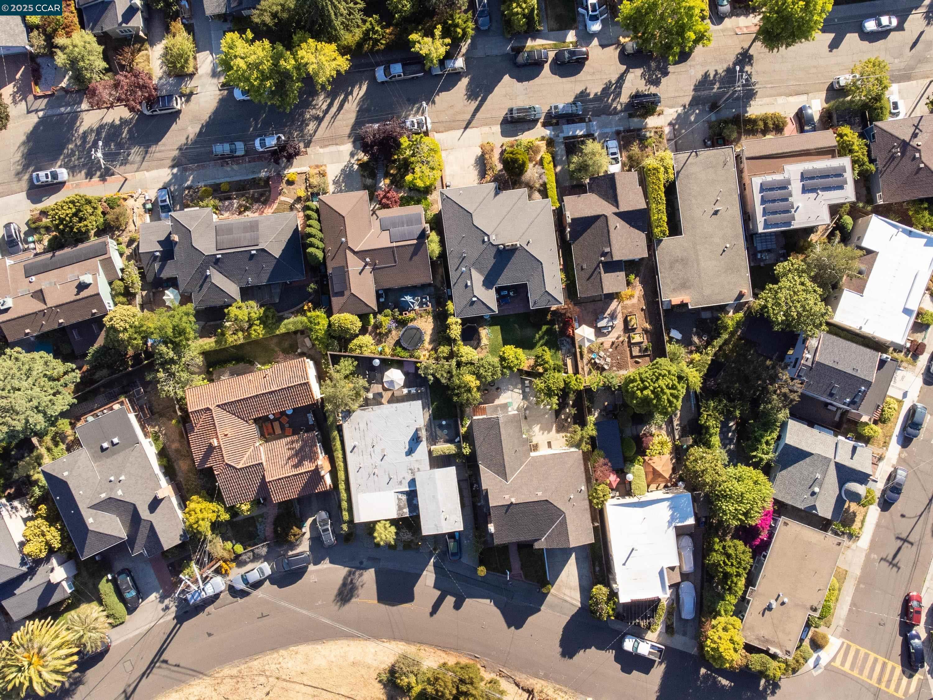 Detail Gallery Image 44 of 52 For 4615 Harbord Dr, Oakland,  CA 94618 - 3 Beds | 2 Baths