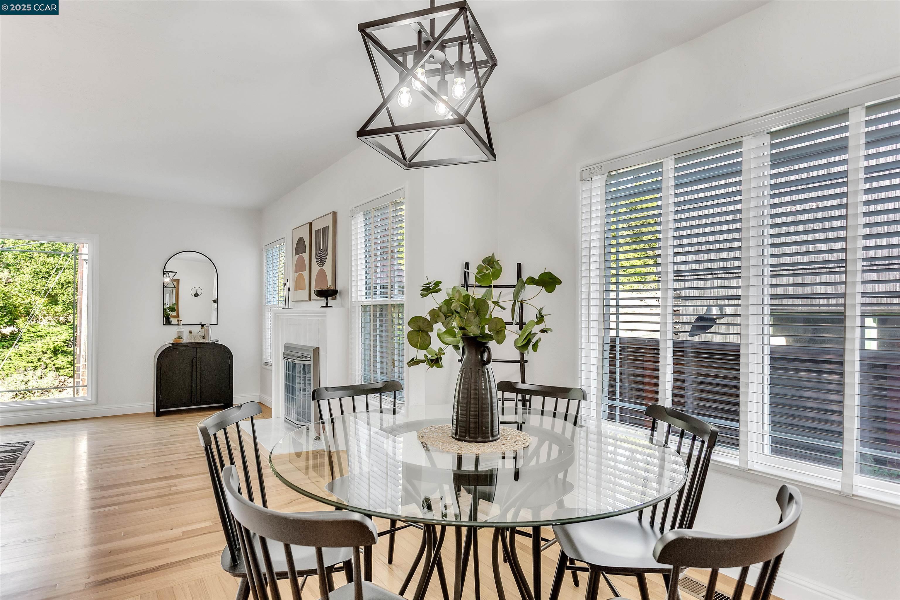 Detail Gallery Image 6 of 52 For 4615 Harbord Dr, Oakland,  CA 94618 - 3 Beds | 2 Baths