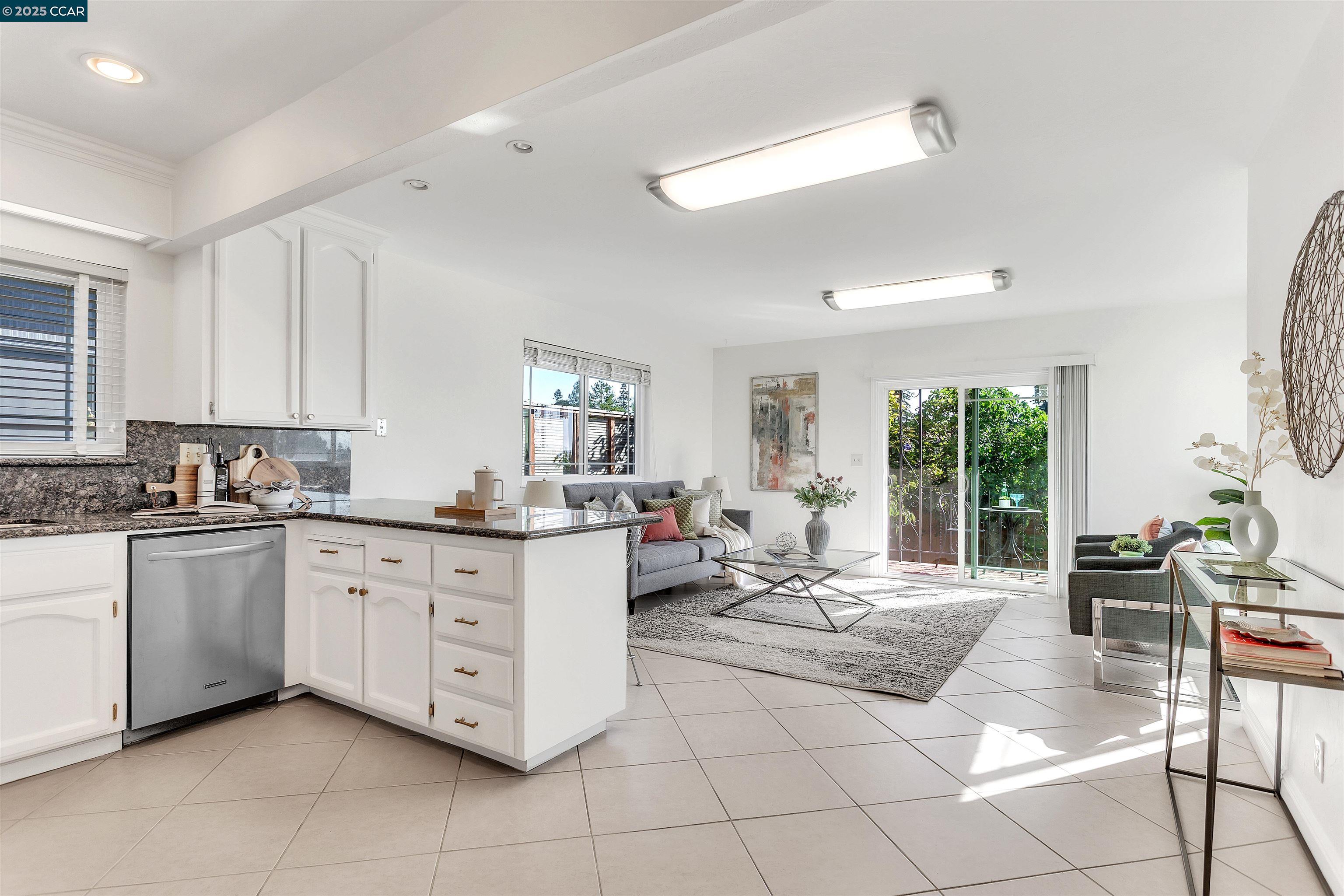 Detail Gallery Image 7 of 52 For 4615 Harbord Dr, Oakland,  CA 94618 - 3 Beds | 2 Baths
