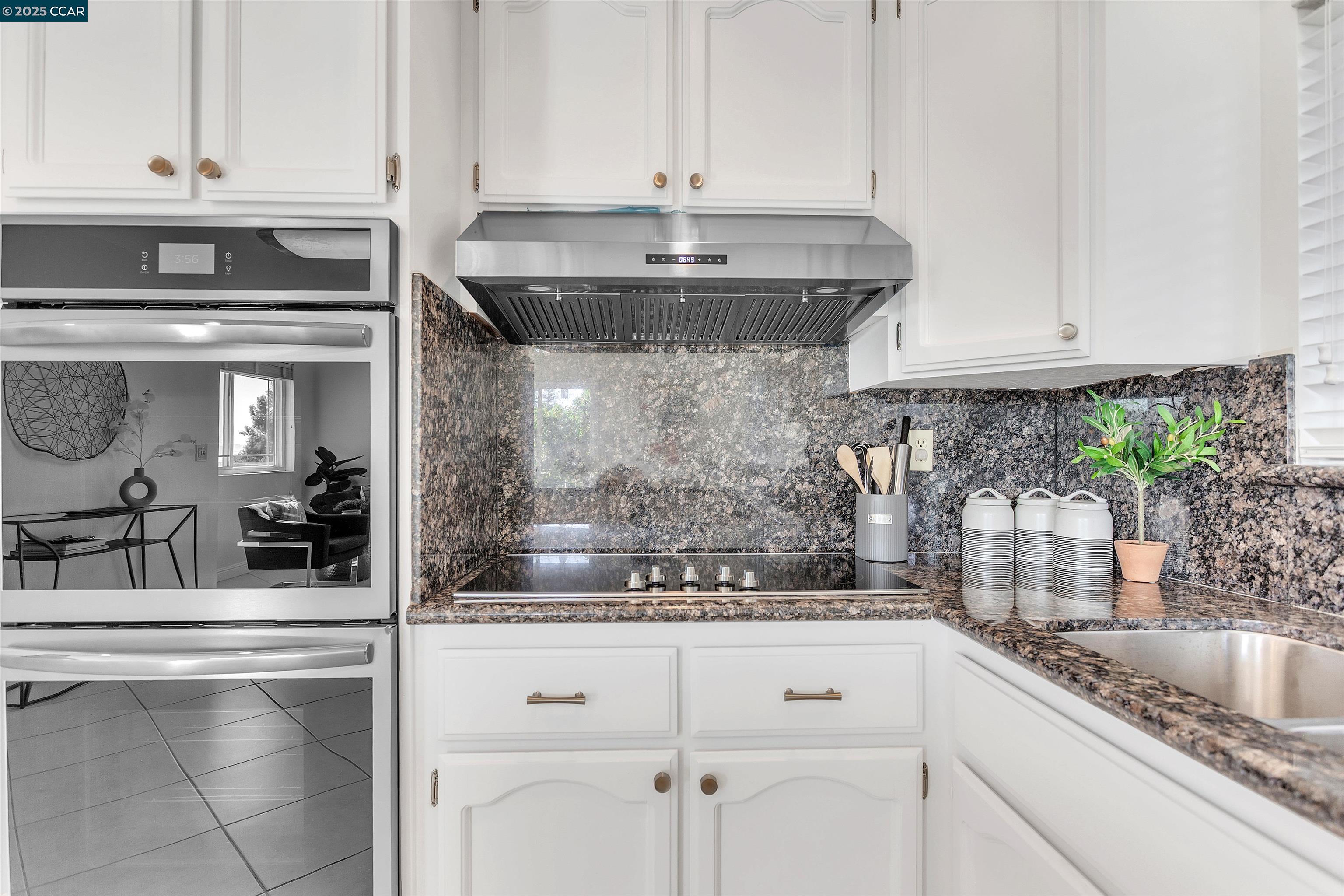 Detail Gallery Image 9 of 52 For 4615 Harbord Dr, Oakland,  CA 94618 - 3 Beds | 2 Baths