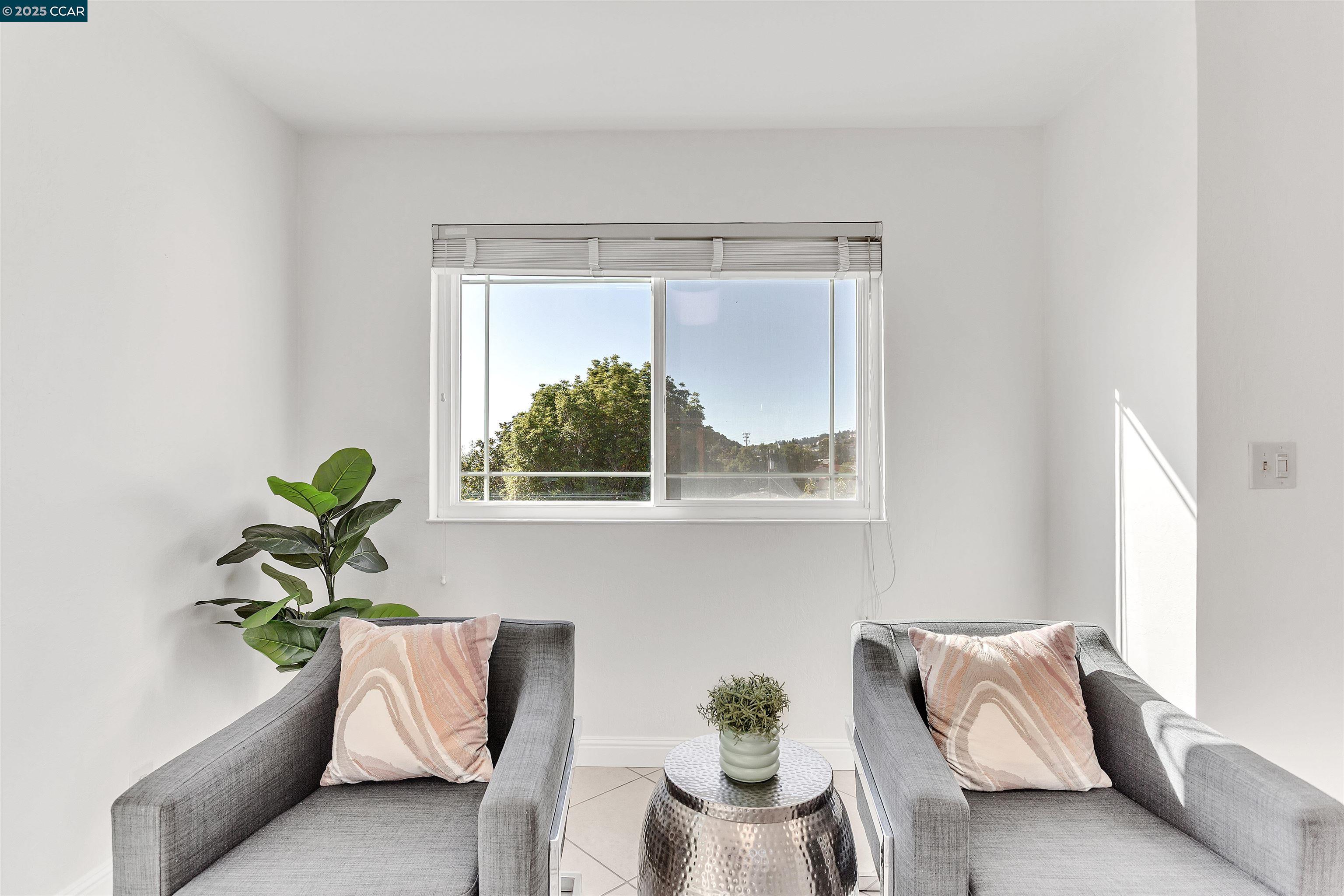 Detail Gallery Image 10 of 52 For 4615 Harbord Dr, Oakland,  CA 94618 - 3 Beds | 2 Baths