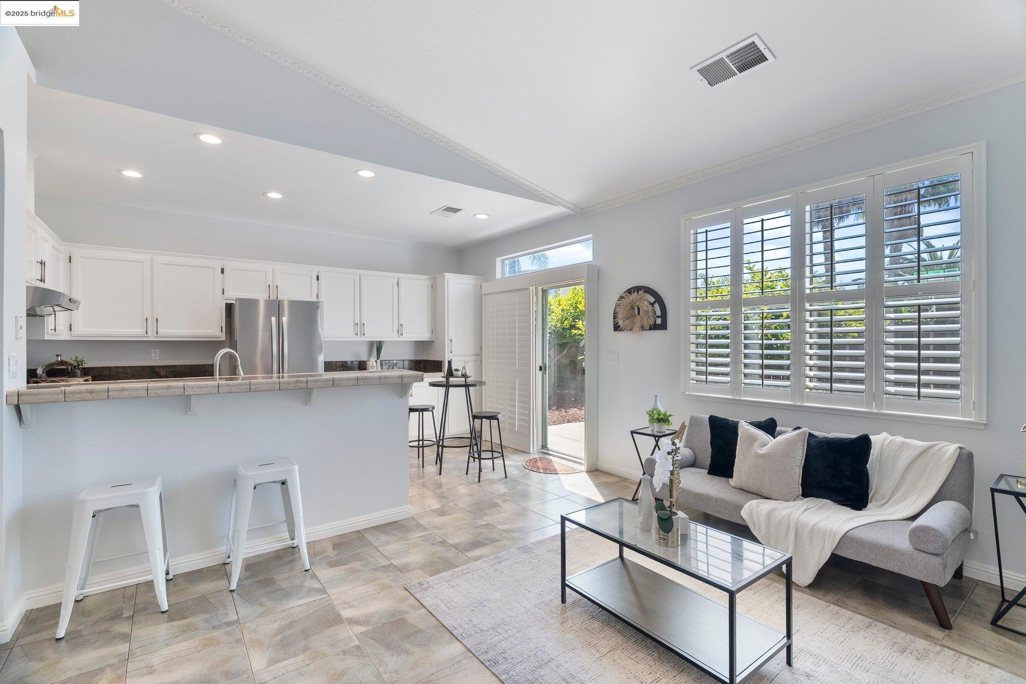Detail Gallery Image 12 of 55 For 5410 Lakespring Dr, Oakley,  CA 94561 - 4 Beds | 2 Baths