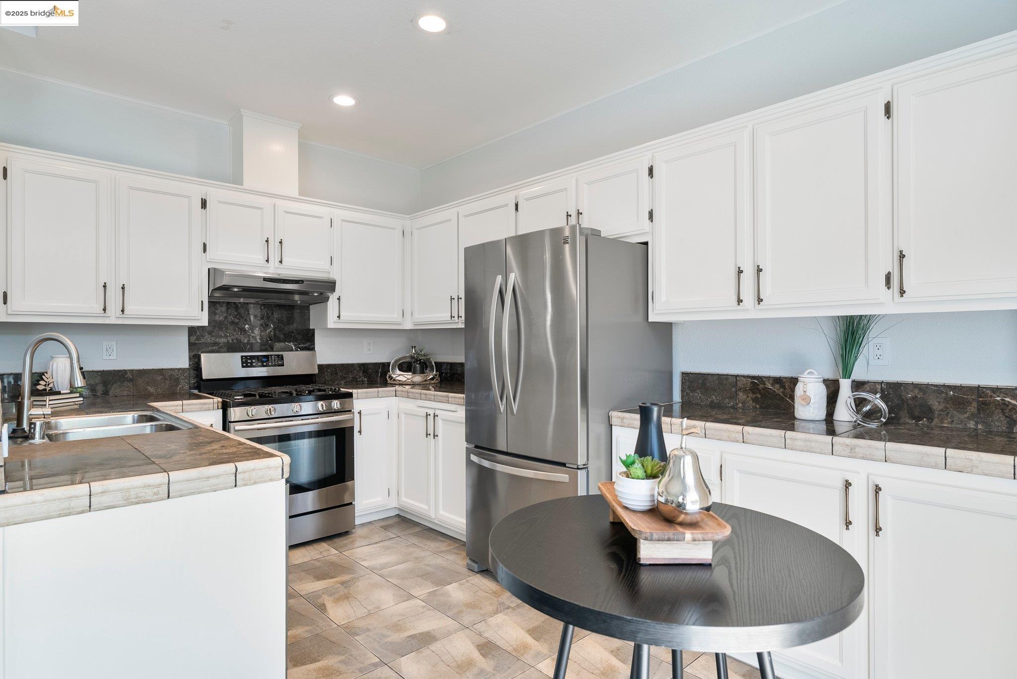 Detail Gallery Image 14 of 55 For 5410 Lakespring Dr, Oakley,  CA 94561 - 4 Beds | 2 Baths