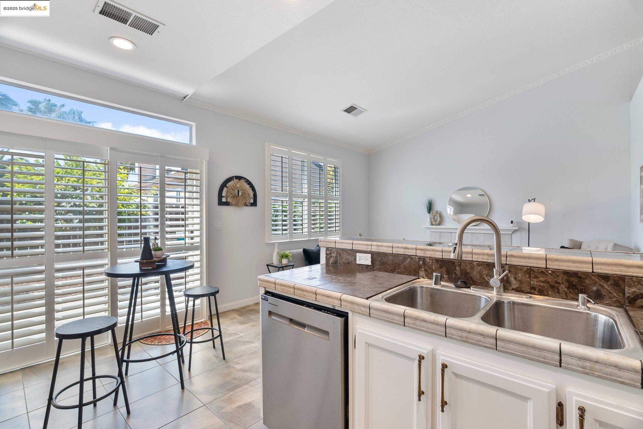 Detail Gallery Image 15 of 55 For 5410 Lakespring Dr, Oakley,  CA 94561 - 4 Beds | 2 Baths