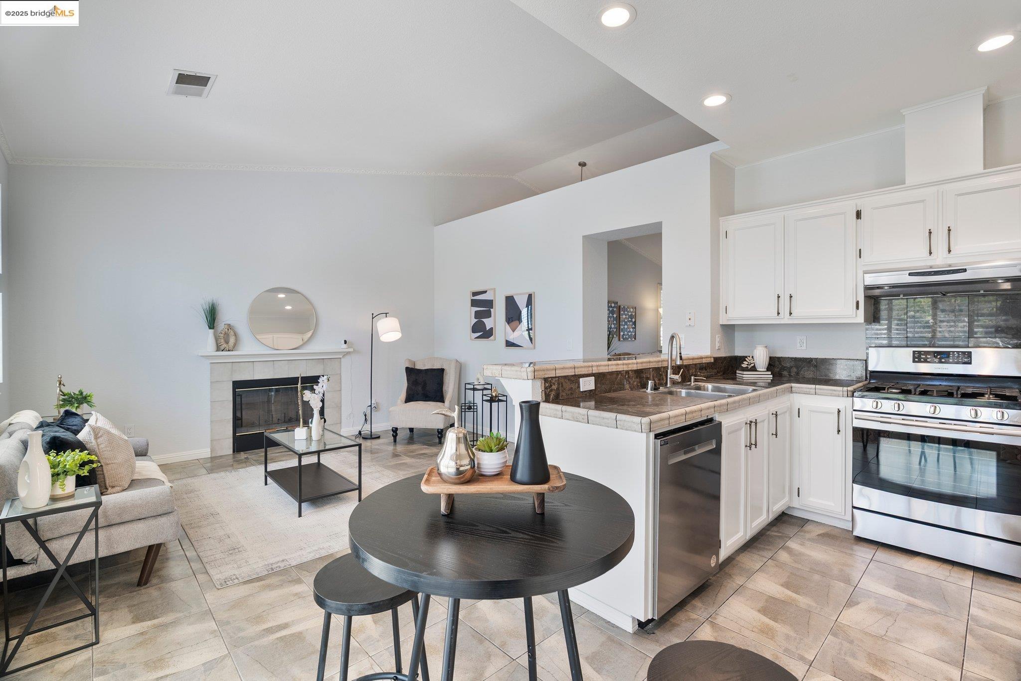 Detail Gallery Image 16 of 55 For 5410 Lakespring Dr, Oakley,  CA 94561 - 4 Beds | 2 Baths