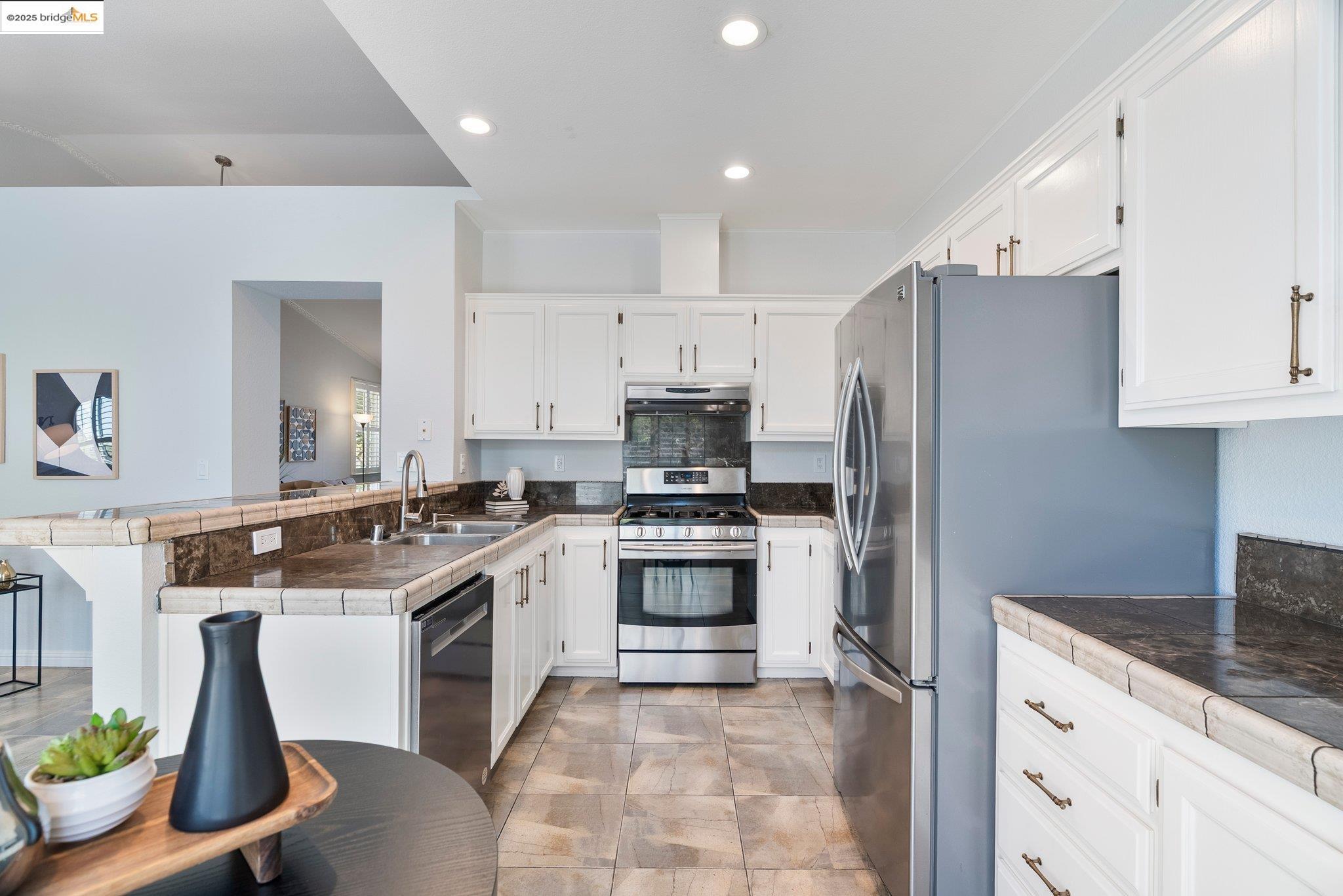 Detail Gallery Image 17 of 55 For 5410 Lakespring Dr, Oakley,  CA 94561 - 4 Beds | 2 Baths