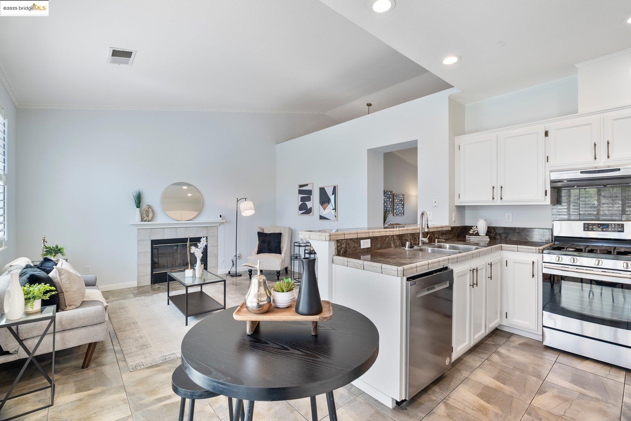 Detail Gallery Image 19 of 55 For 5410 Lakespring Dr, Oakley,  CA 94561 - 4 Beds | 2 Baths