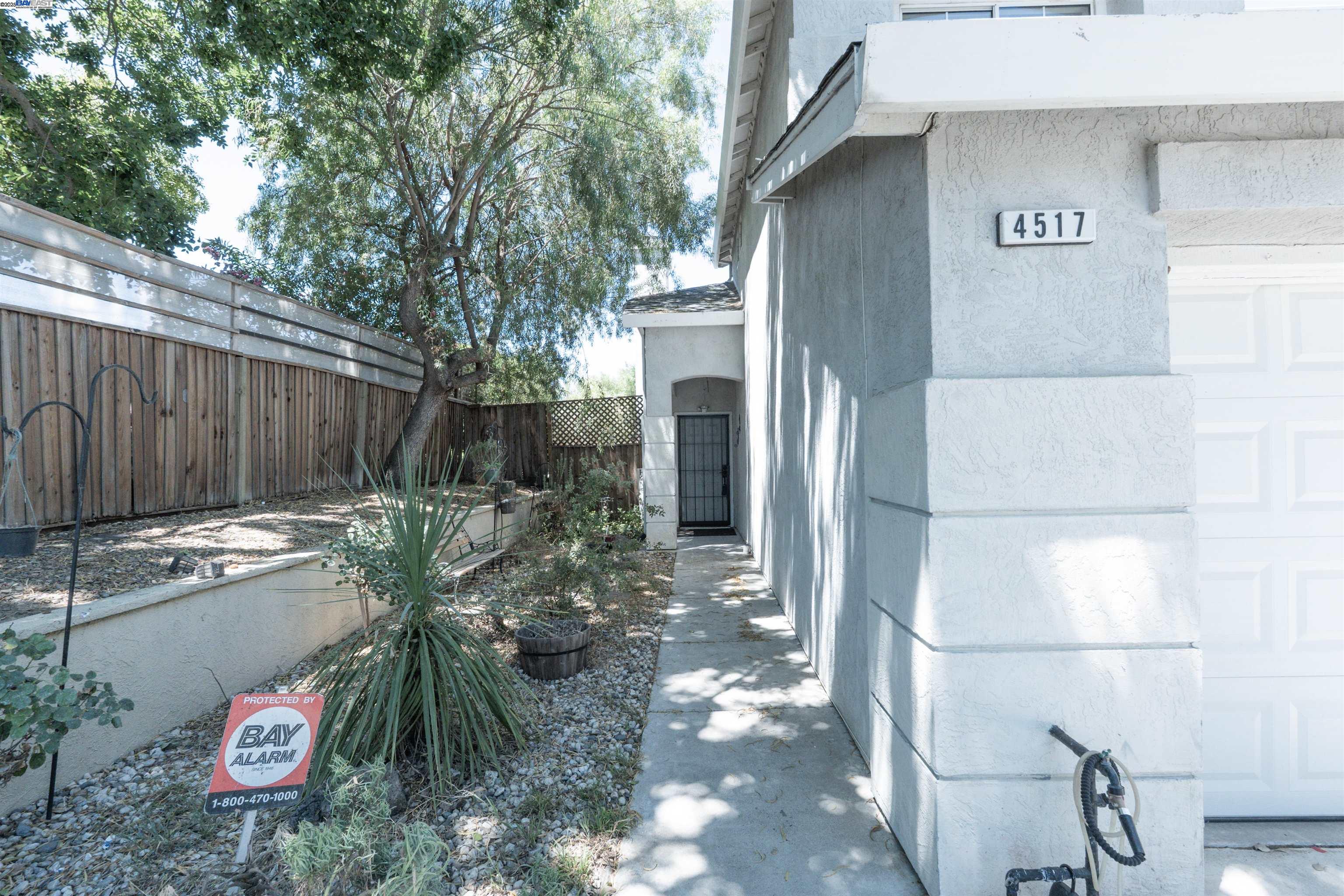 Detail Gallery Image 3 of 49 For 4517 Waterford Way, Oakley,  CA 94561 - 3 Beds | 2/1 Baths