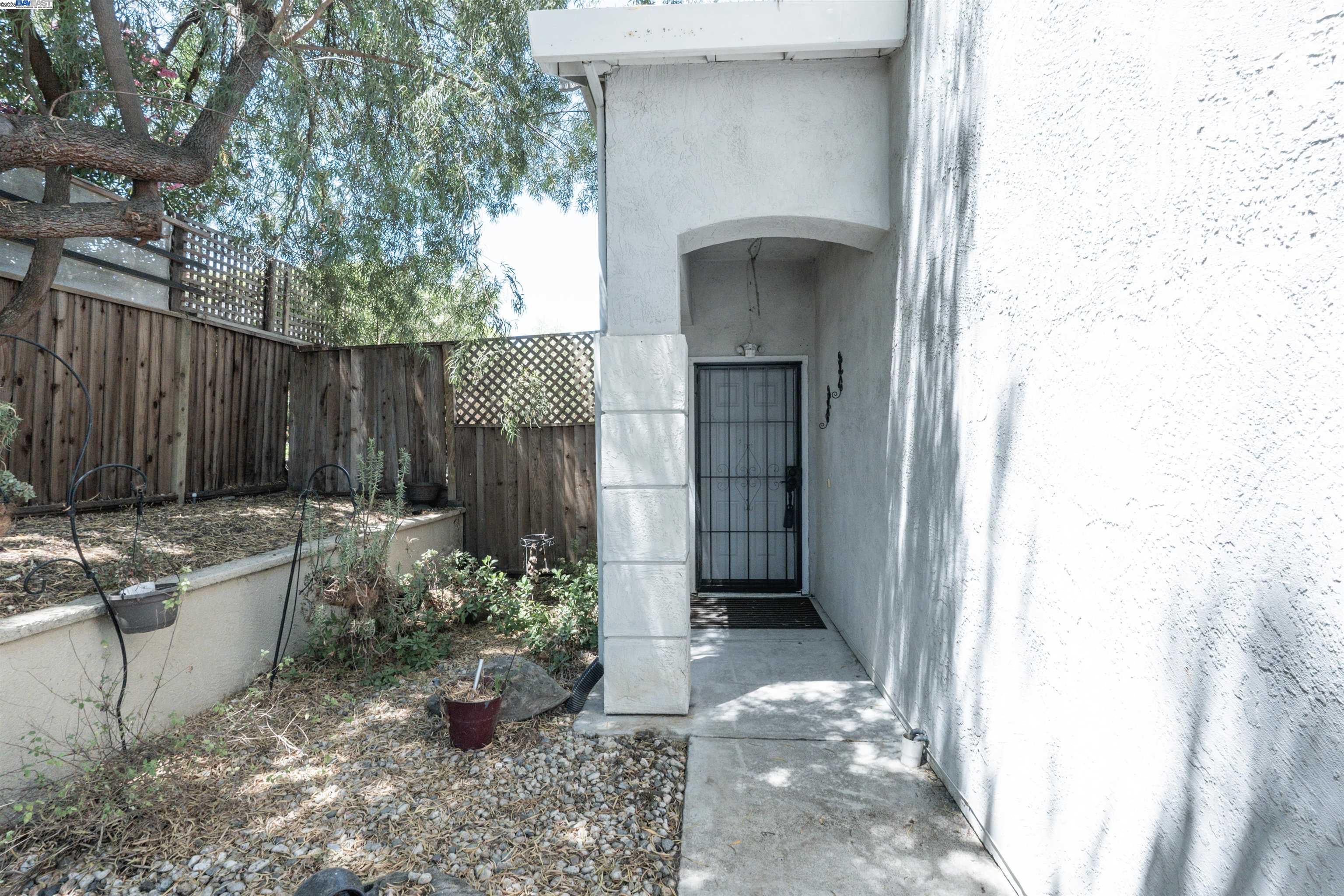 Detail Gallery Image 4 of 49 For 4517 Waterford Way, Oakley,  CA 94561 - 3 Beds | 2/1 Baths