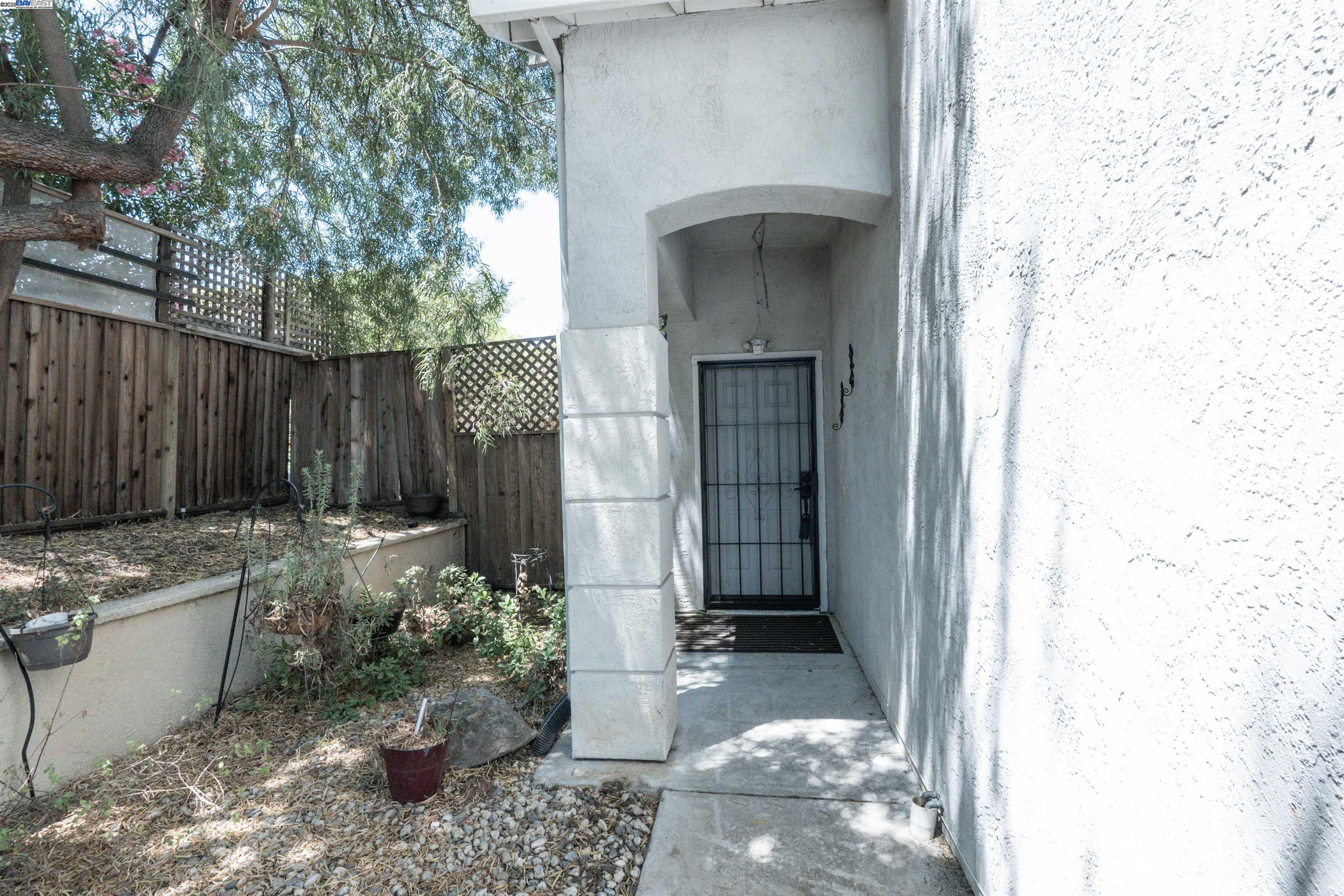 Detail Gallery Image 5 of 49 For 4517 Waterford Way, Oakley,  CA 94561 - 3 Beds | 2/1 Baths