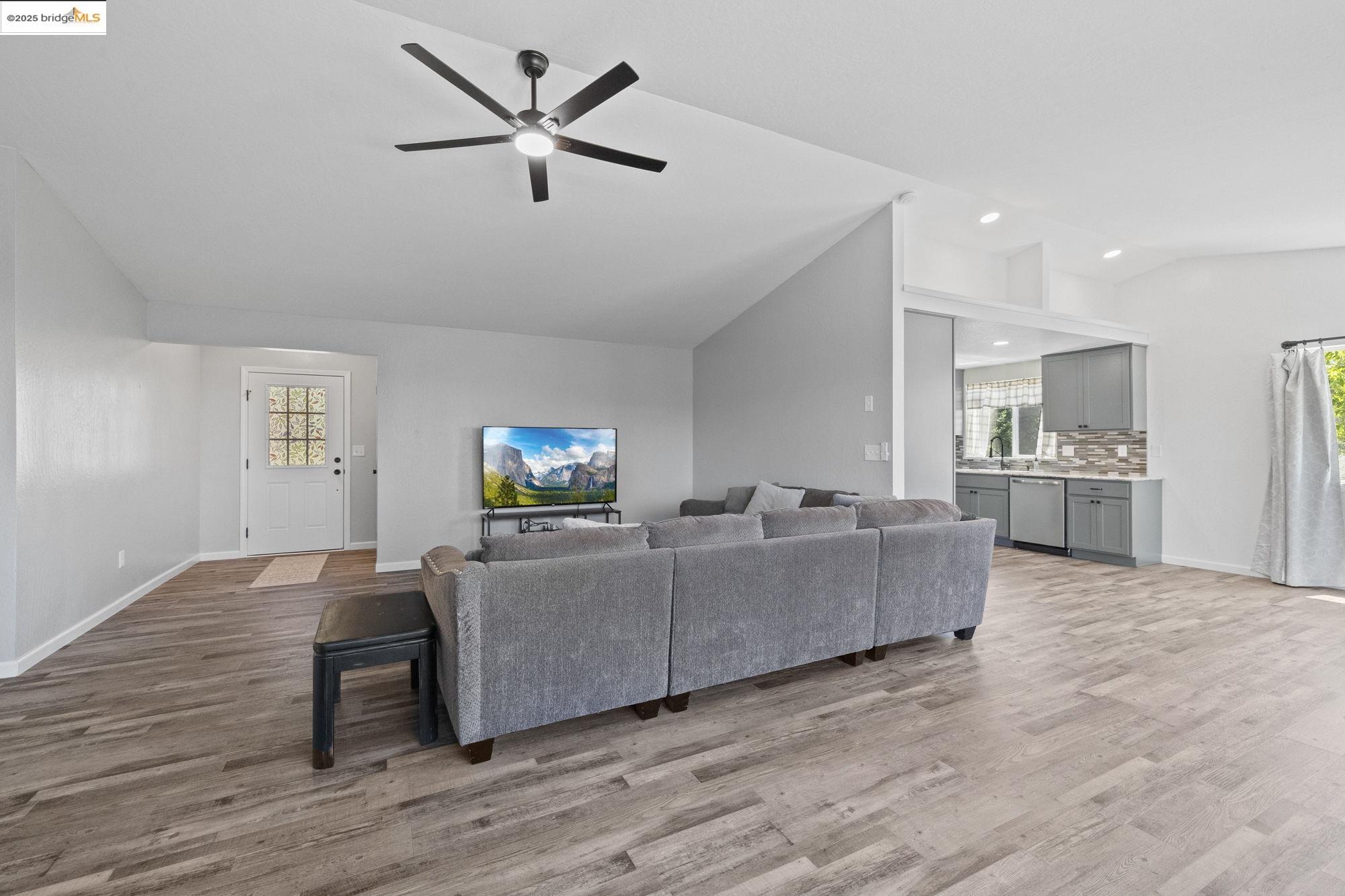 Detail Gallery Image 9 of 31 For 21344 Oman Drive, Soulsbyville,  CA 95372 - 3 Beds | 2 Baths