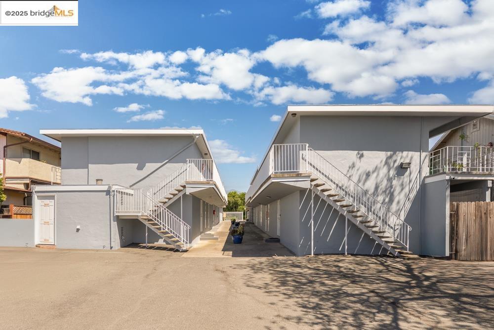 Detail Gallery Image 1 of 31 For 1777 Sausal St, Oakland,  CA 94602 - – Beds | – Baths