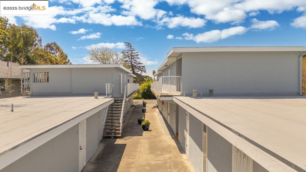 Detail Gallery Image 7 of 31 For 1777 Sausal St, Oakland,  CA 94602 - – Beds | – Baths