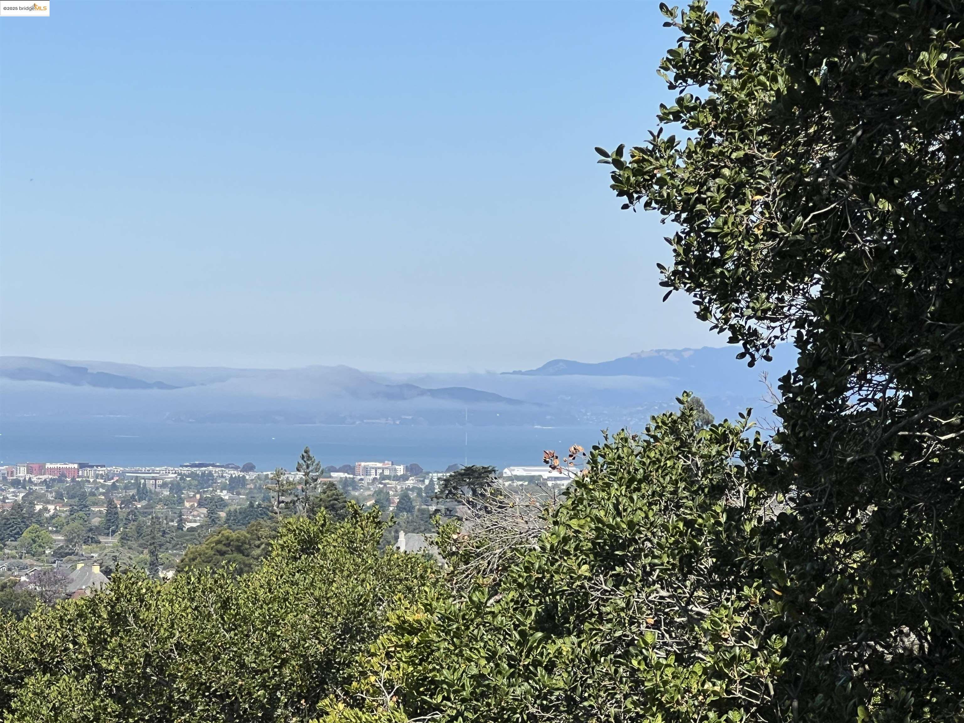 Detail Gallery Image 9 of 12 For 82 Wilding Ln, Oakland,  CA 94611 - – Beds | – Baths