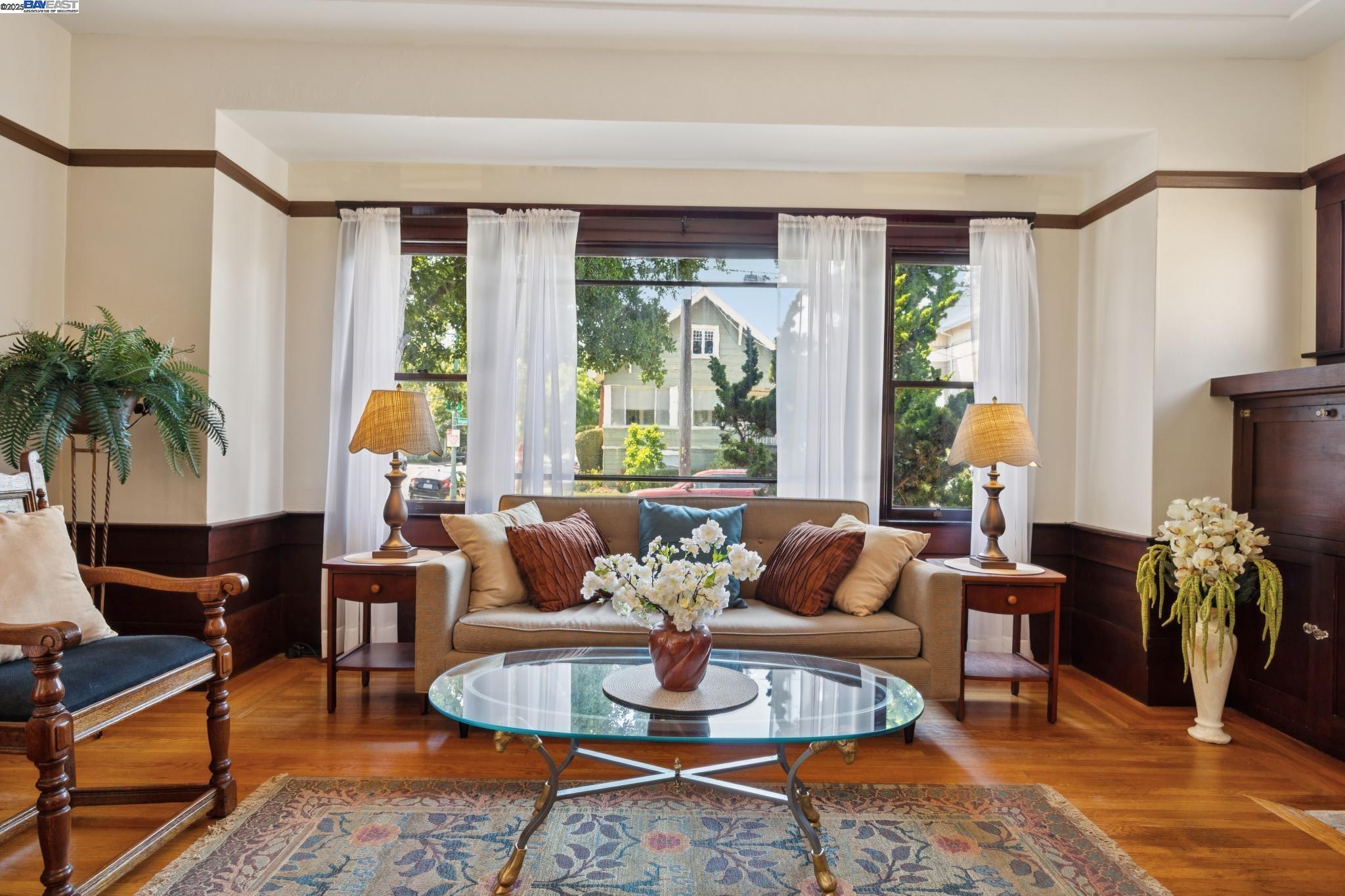 Detail Gallery Image 11 of 59 For 1300 Regent St, Alameda,  CA 94501 - 2 Beds | 1 Baths